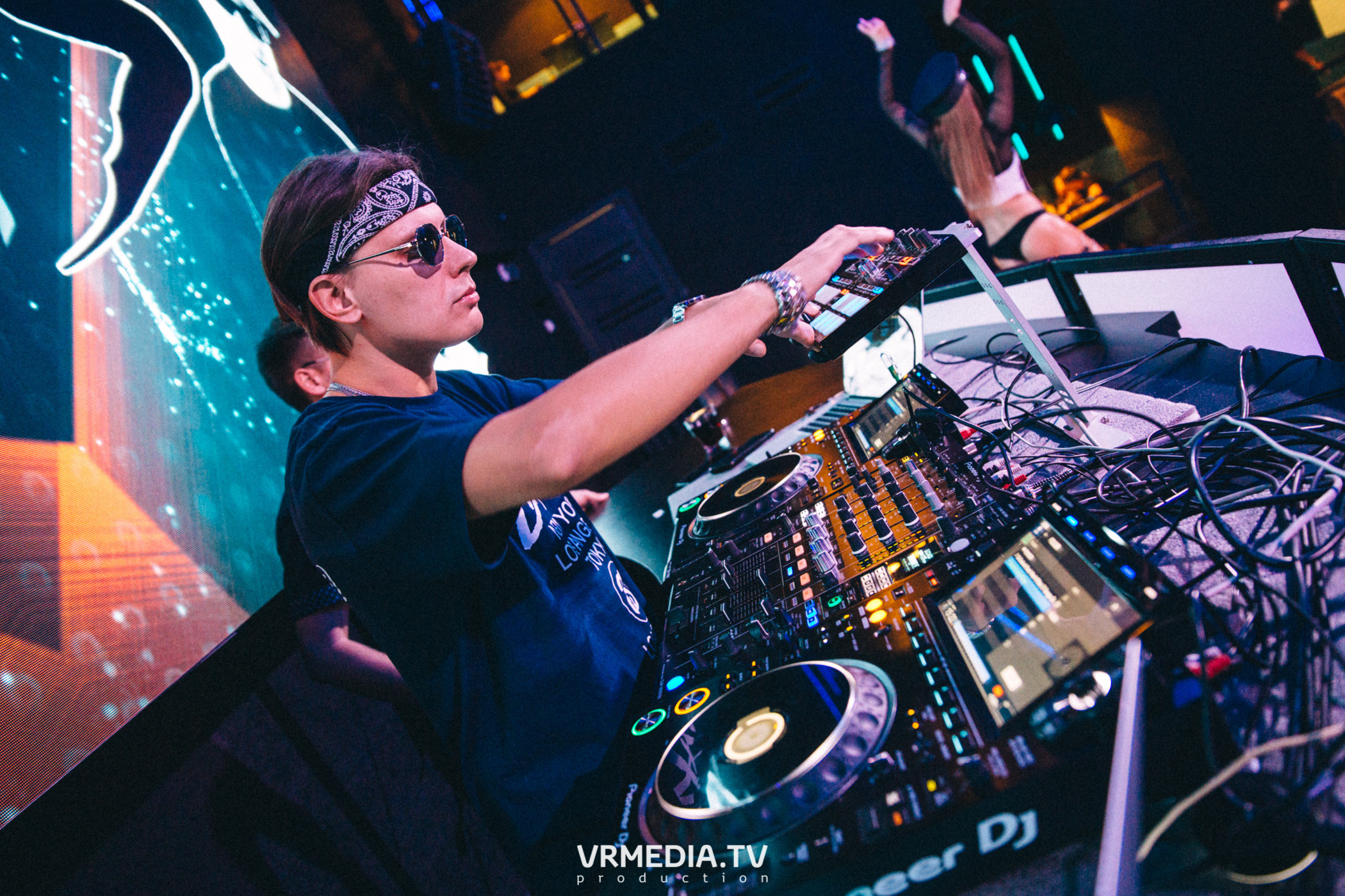 DJ Mikis в НК «Эфир»