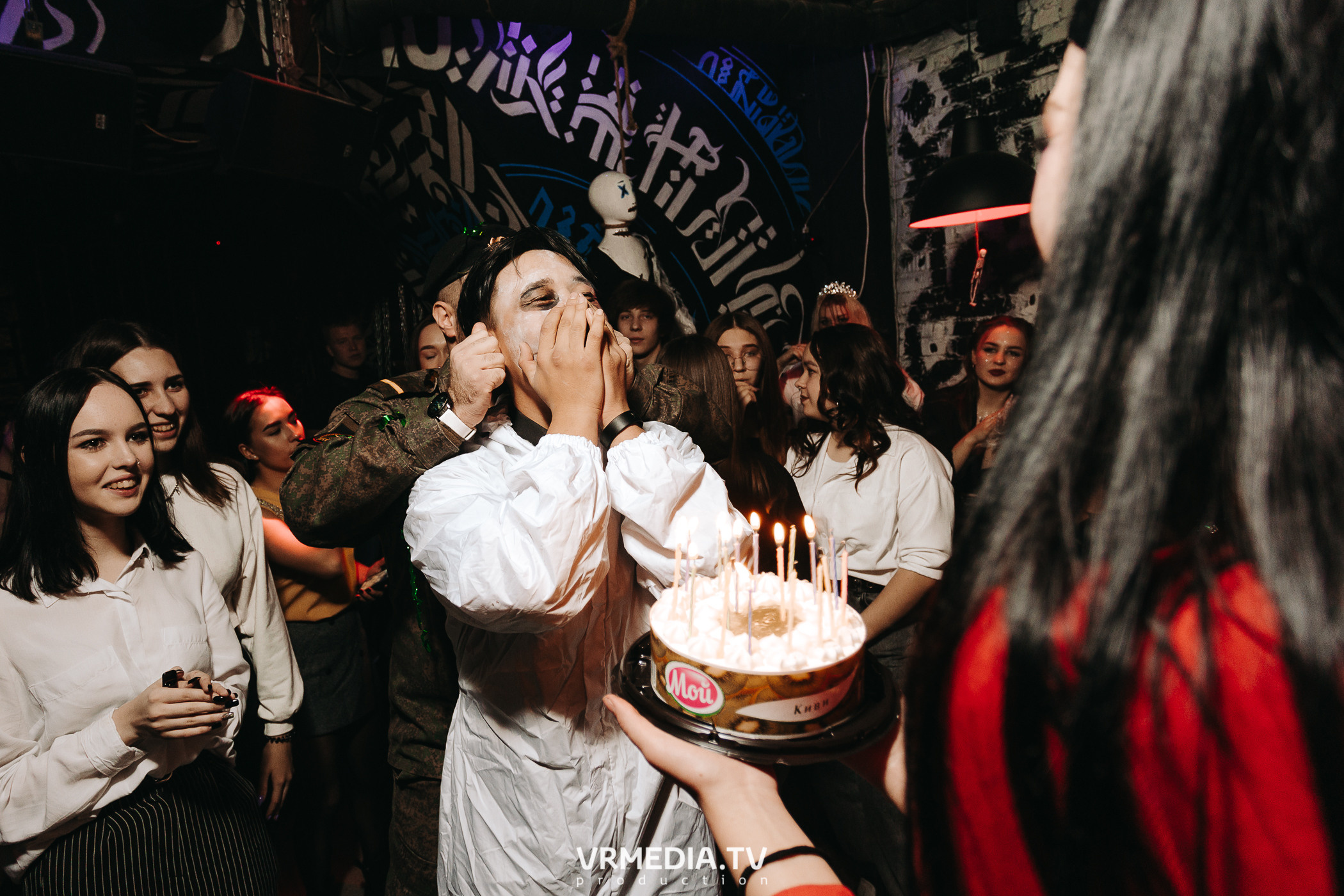 Halloween в баре «Глотай»