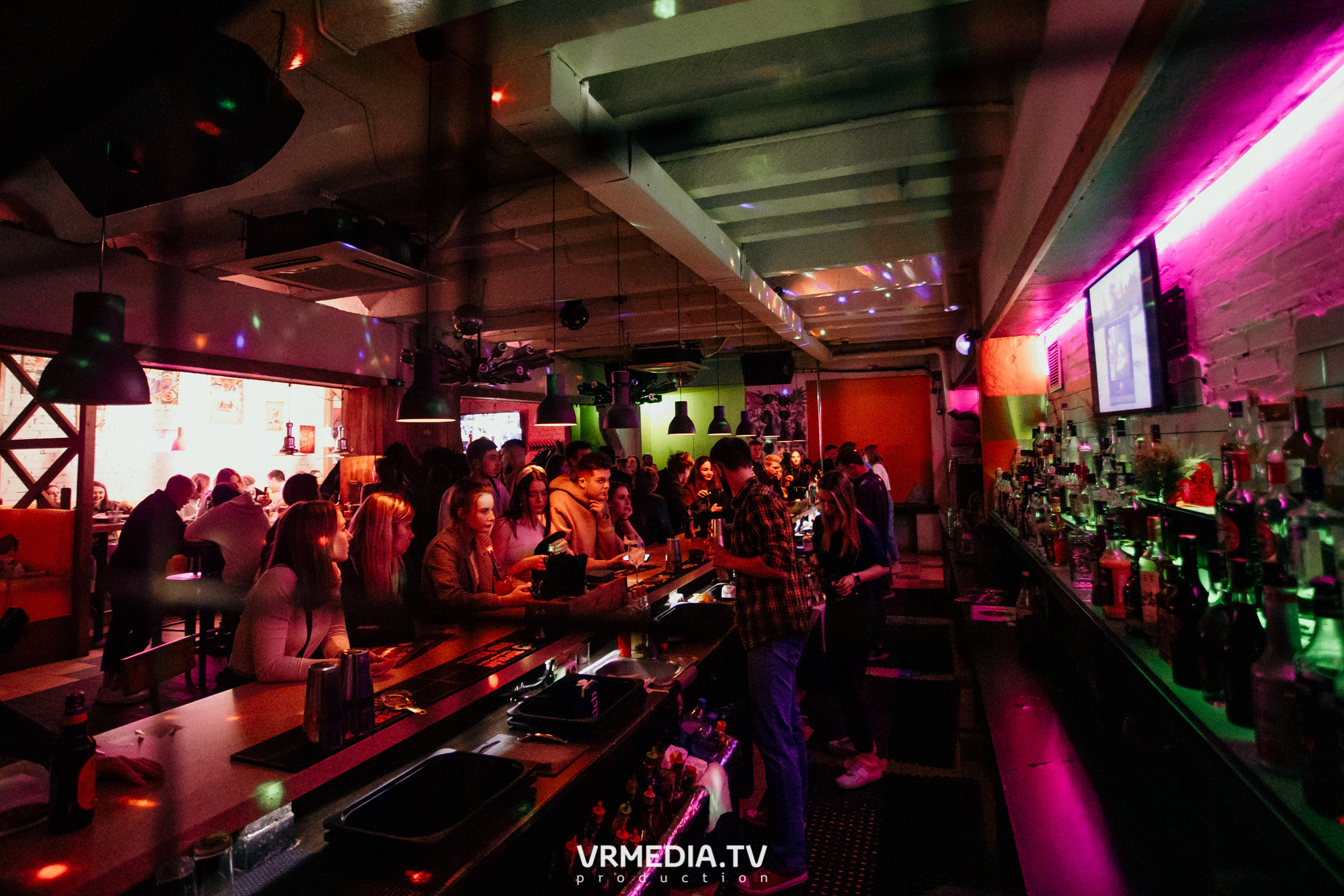 Выходные в баре «Cosmo»