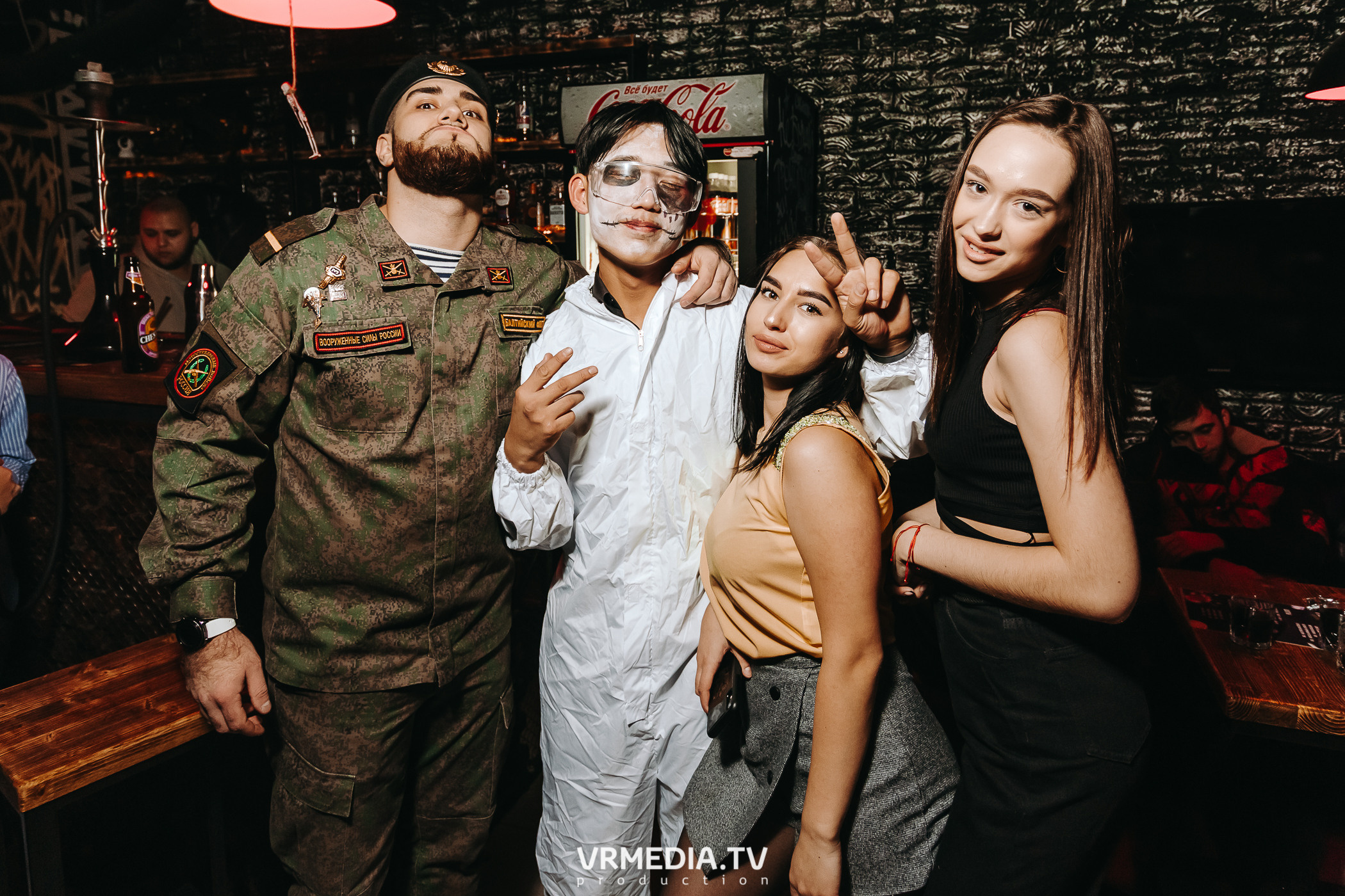 Halloween в баре «Глотай»