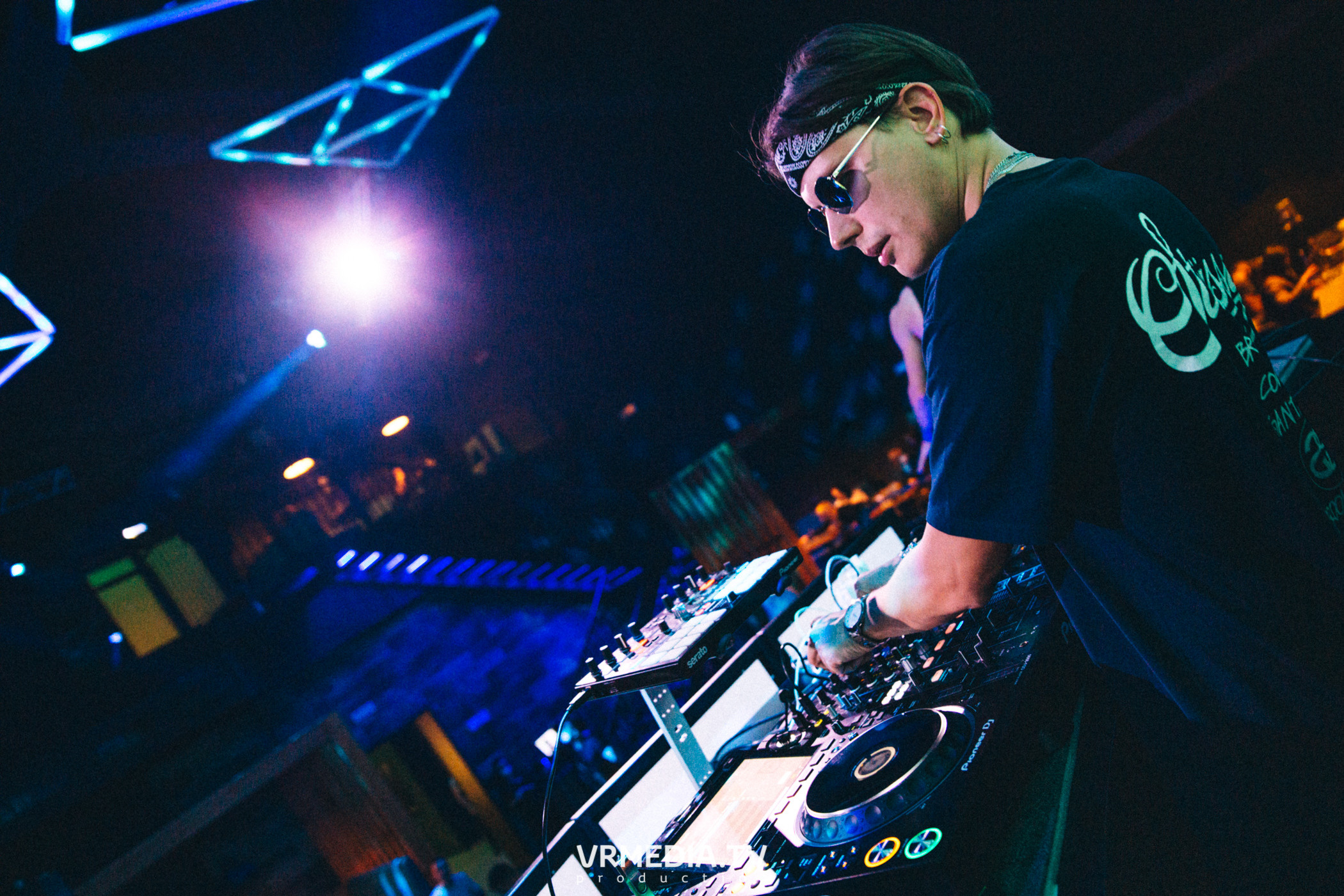 DJ Mikis в НК «Эфир»