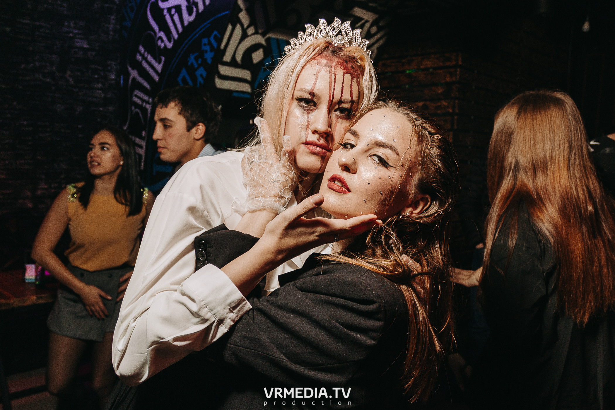 Halloween в баре «Глотай»