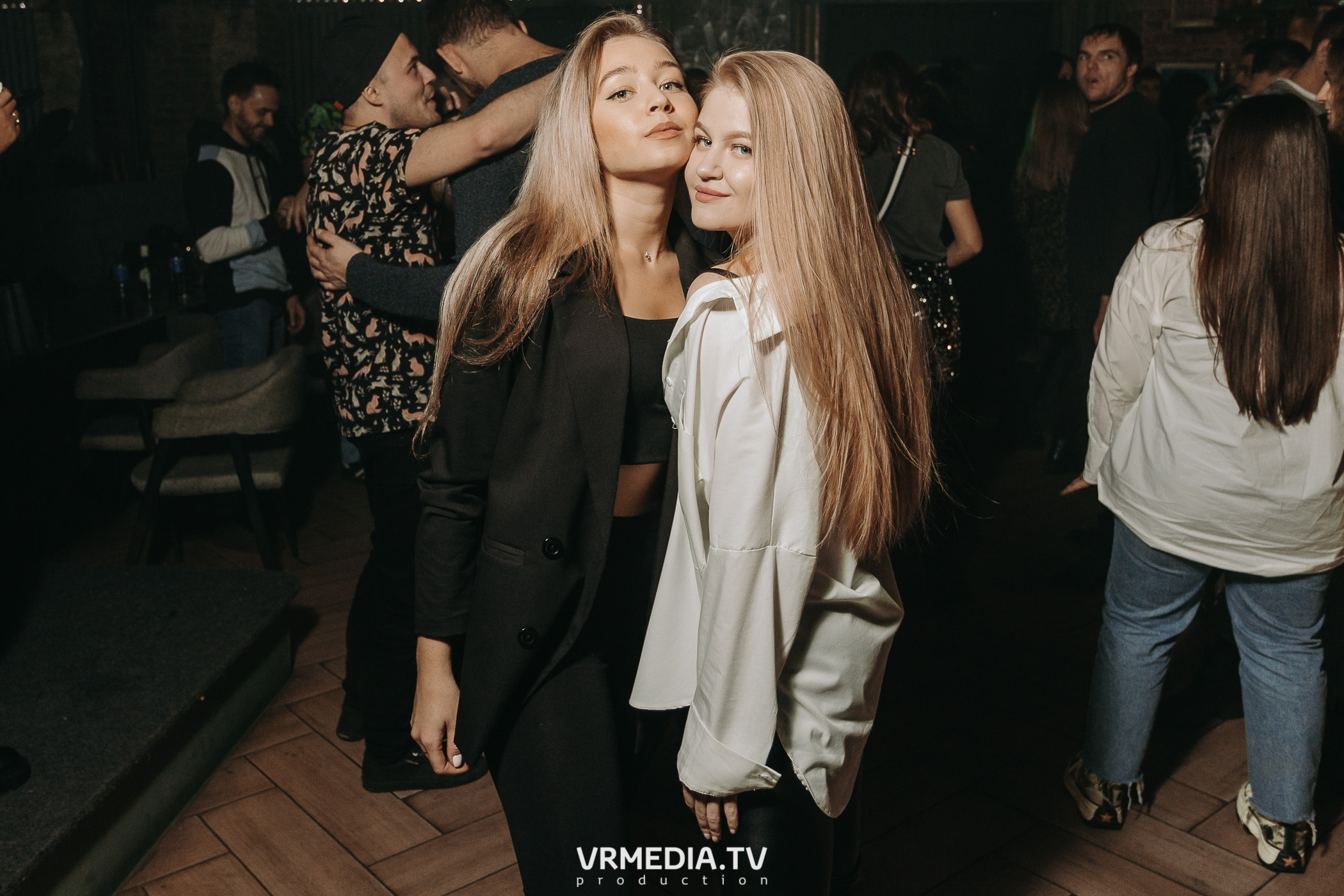 11 FRIENDS OF CHAO. Grotesque (SPB)