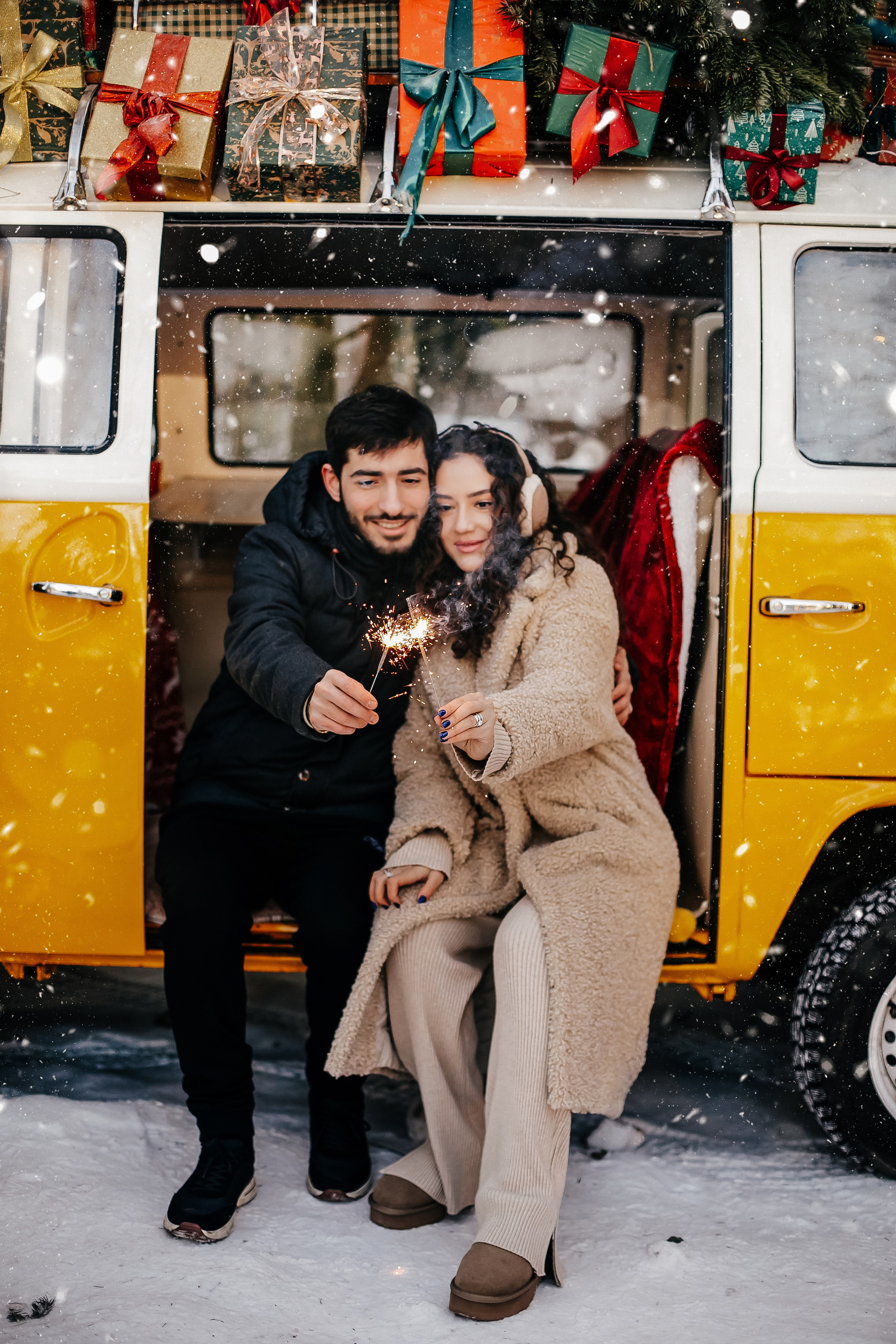 Новогодние фотосессии с ретро машинами. Фотопроекты, фотодни и фотосессии в Москве