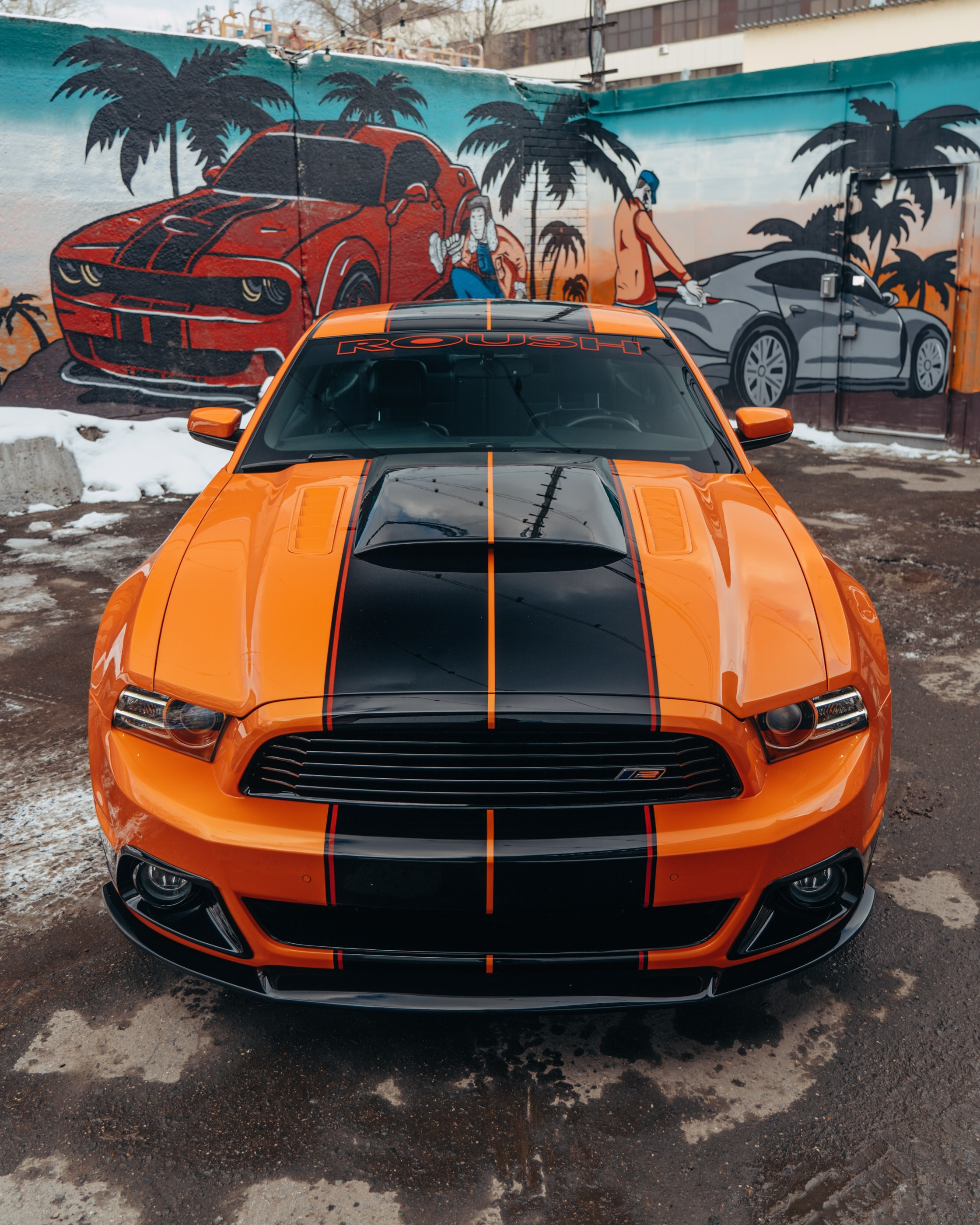 Ford Mustang Roush оранжевый окрас кузова и выкрас полос. DeLorein