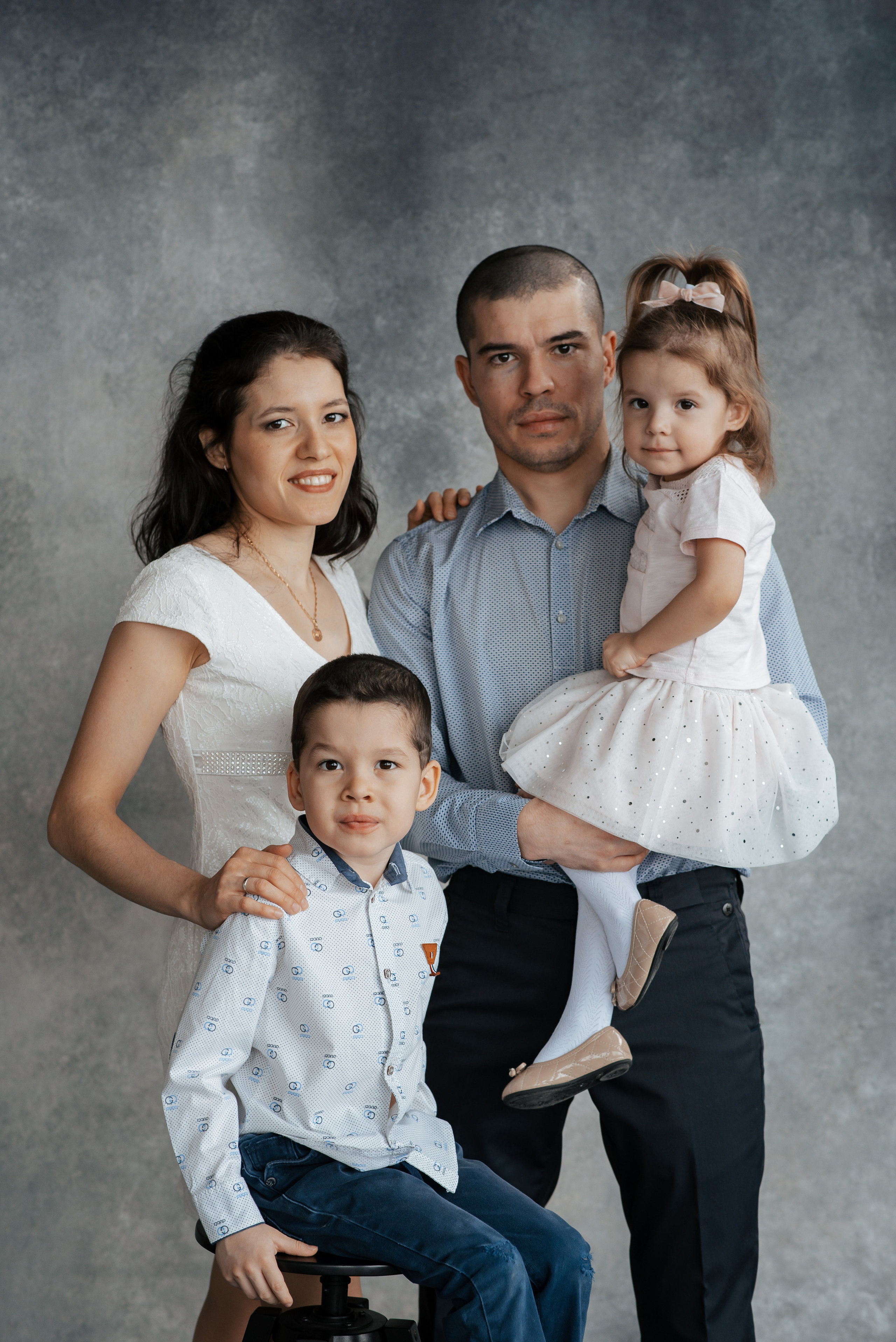 Семейная фотосъёмка в студии. Фотограф Екатерина Шереметова Ижевск Сарапул Воткинск