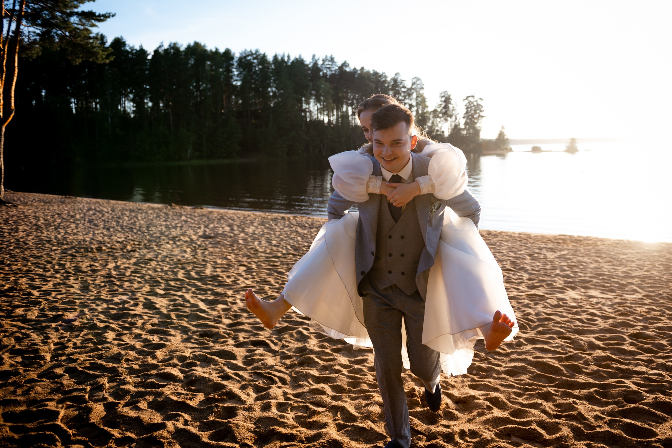 Весь день под дождем, вечером закат на озере. Свадебный и семейный фотограф София Невская