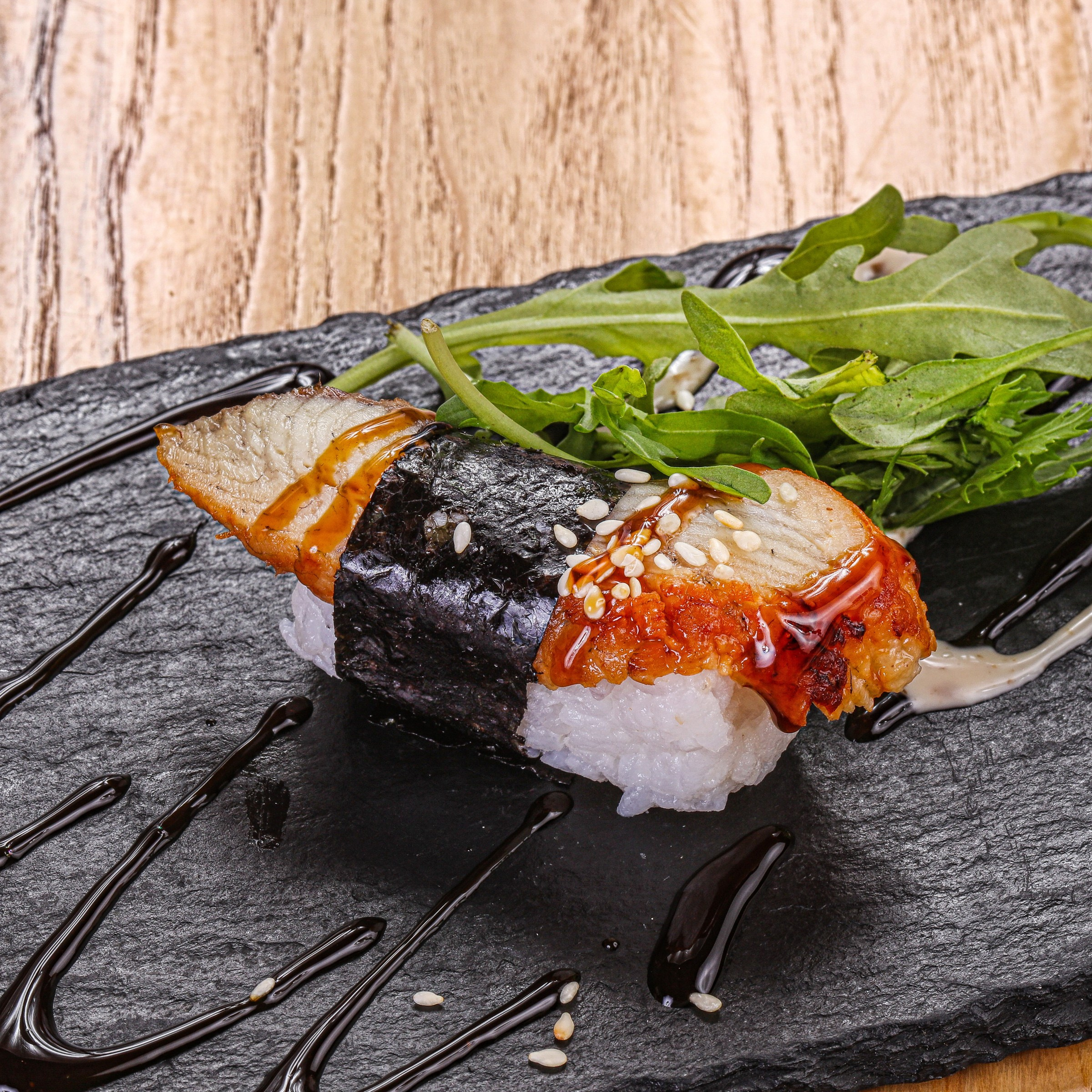 Фотосъемка суши и роллов. Заказ по тел.: +7 (906) 006-90-22. Фуд-фотограф Андрей Старостин — съемка еды в Москве. 9000 руб. в час