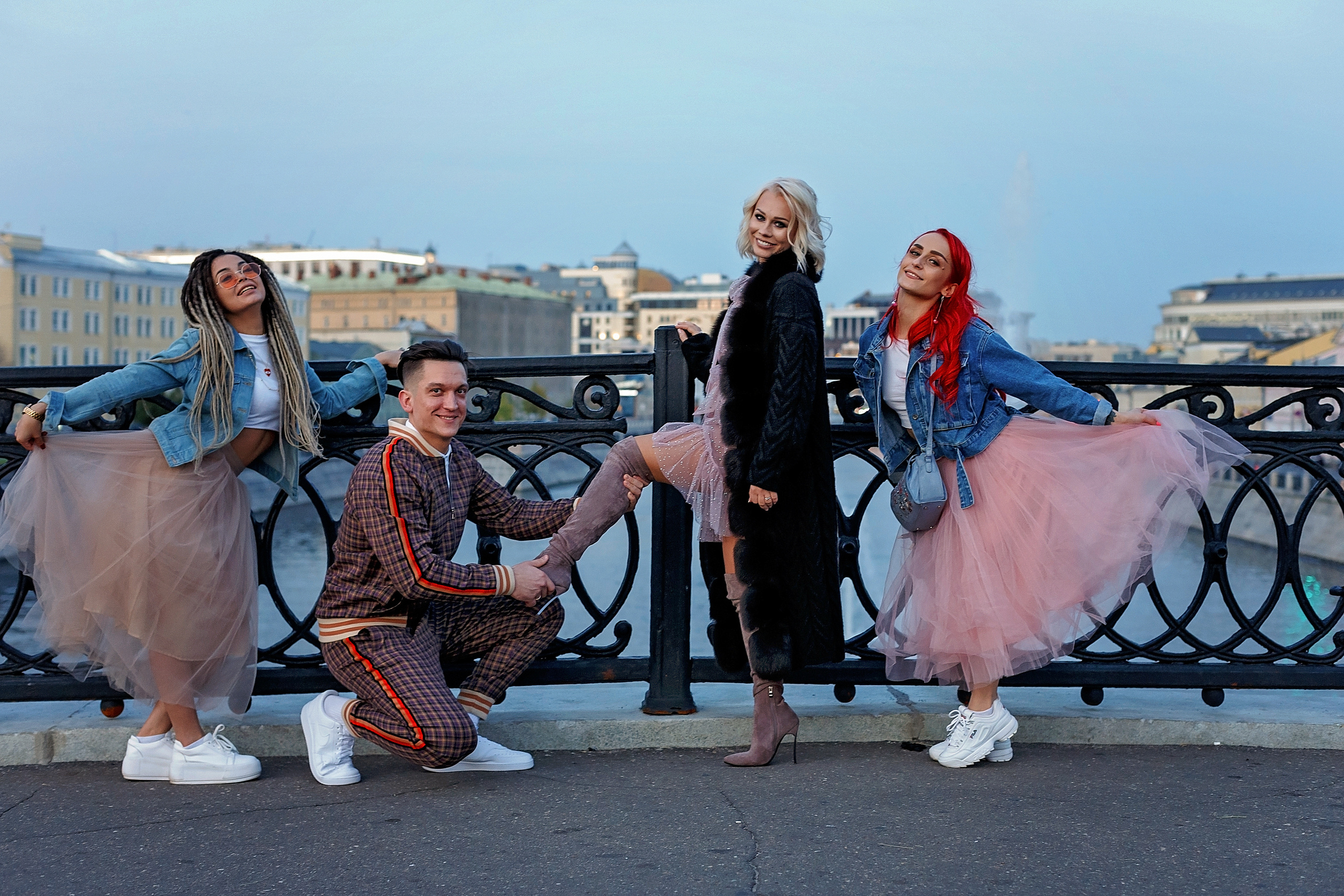 Саша и Катя (style of the film Gentlemen). Геннадий Степанов —фотограф в Москве