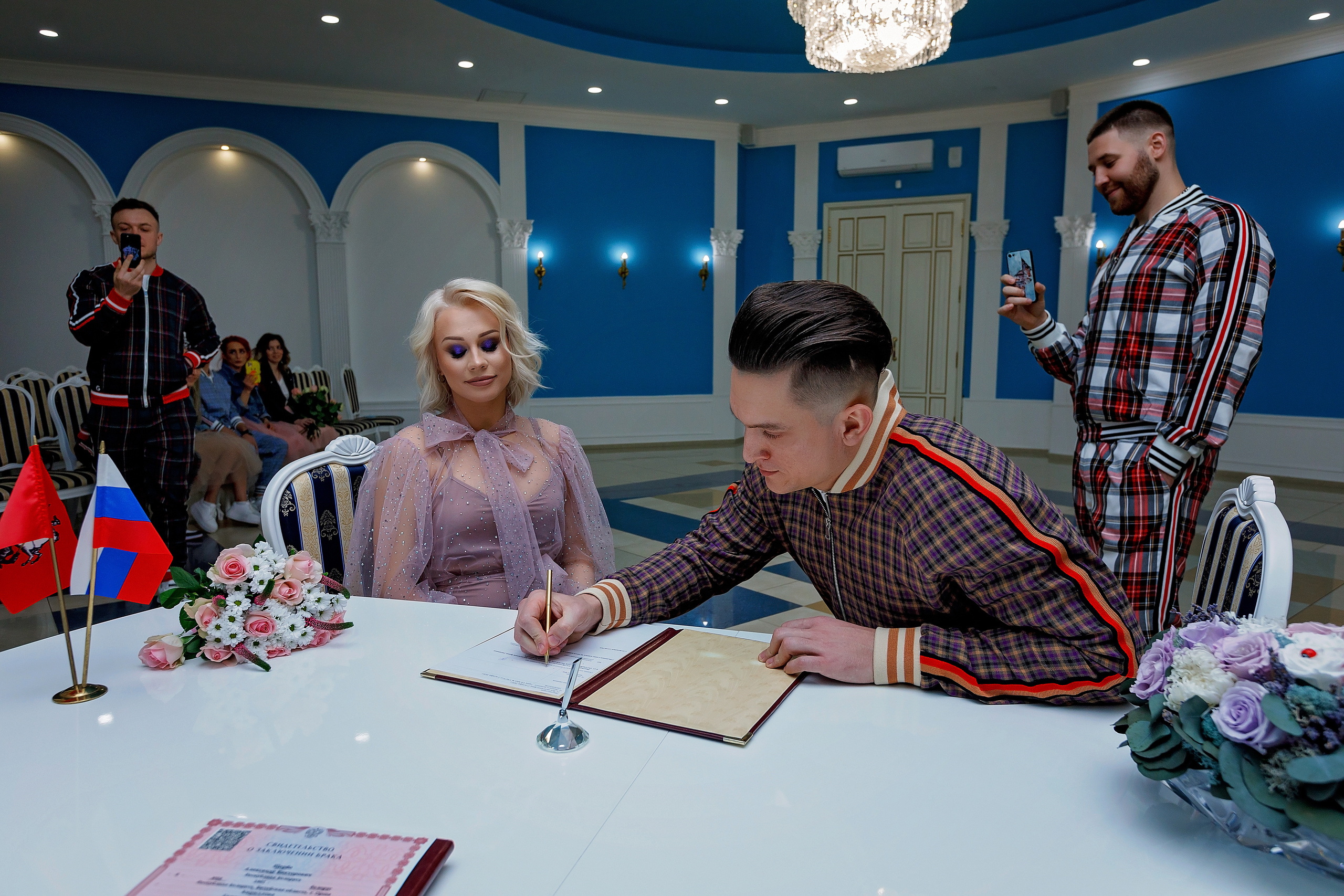 Саша и Катя (style of the film Gentlemen). Геннадий Степанов —фотограф в Москве