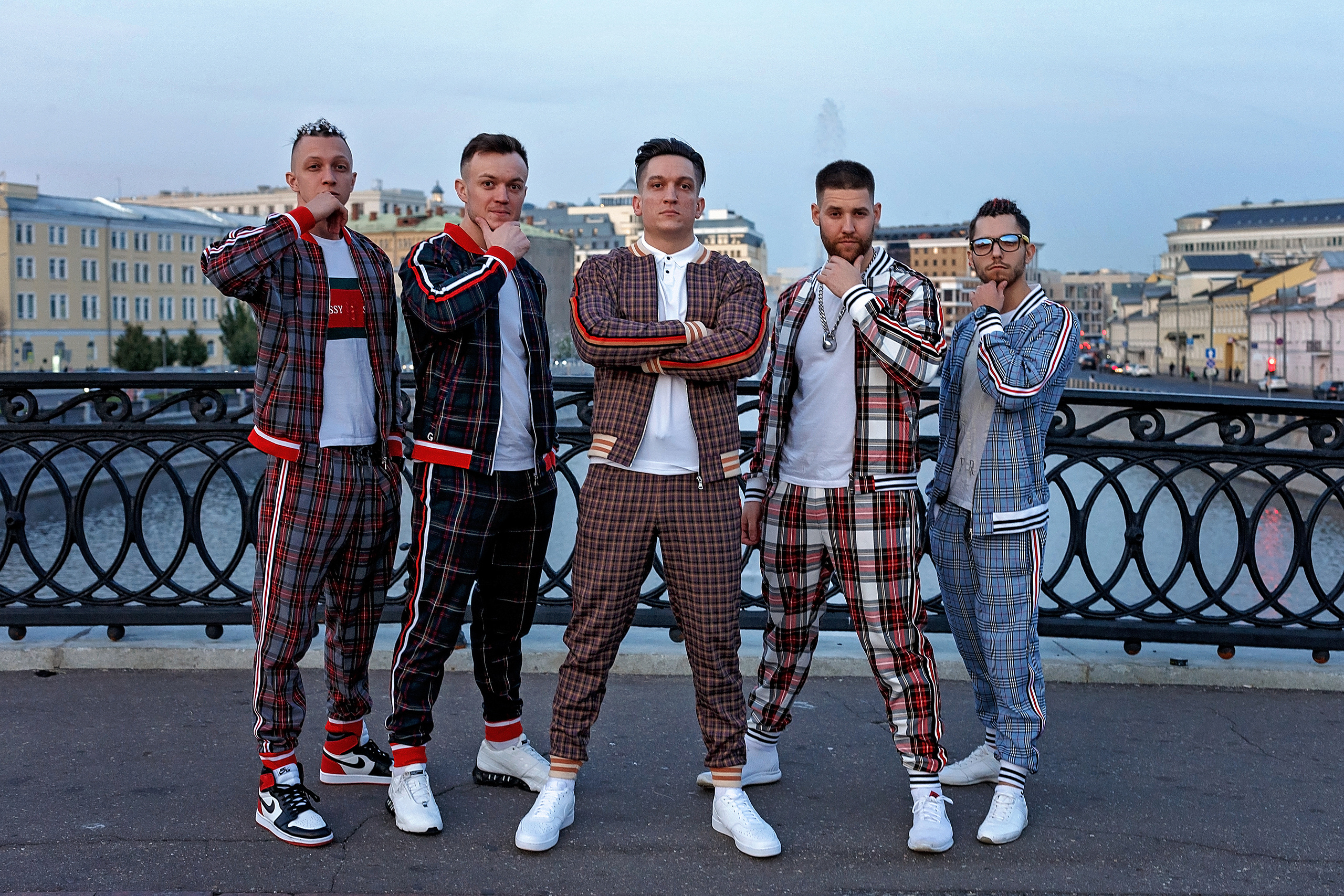 Саша и Катя (style of the film Gentlemen). Геннадий Степанов —фотограф в Москве