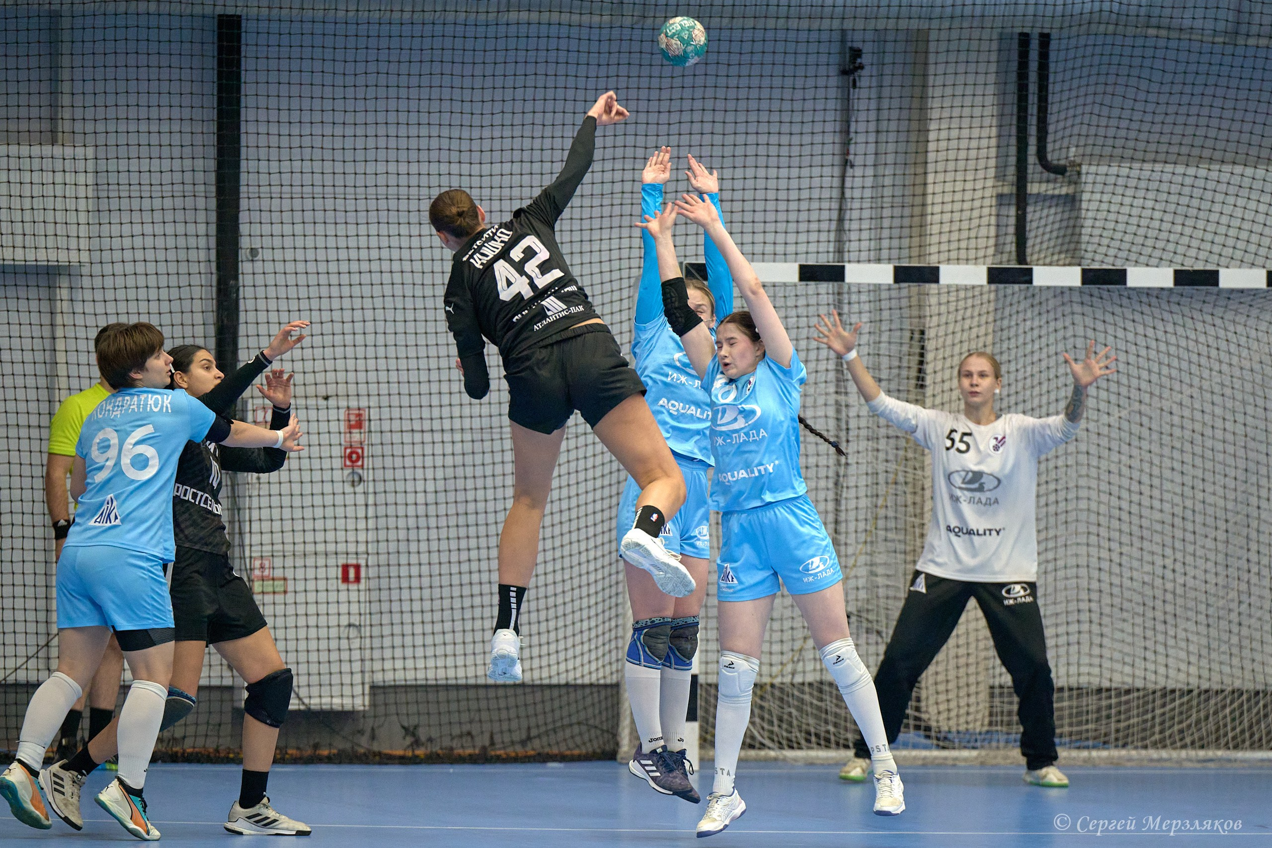 Гандбол. OLIMPBET Суперлига. «Университет» — «Ростов-Дон». Спортивный репортажный фотограф в Ижевске Сергей Мерзляков