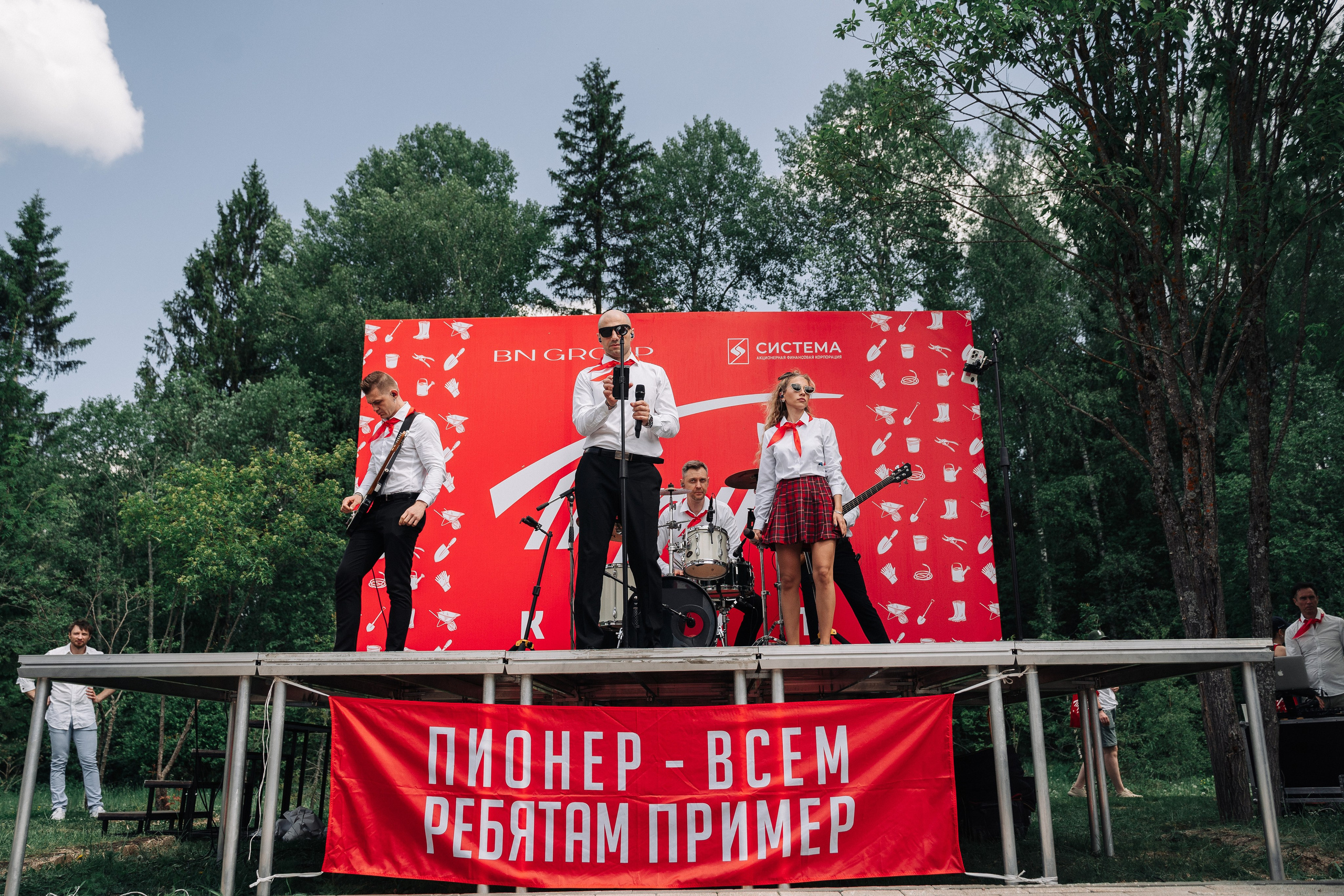 Пионерский «СУББОТНИК» в COSMOS Collection Изумрудный лес. Свадебный и семейный фотограф в Москве и МО Геннадий Туманцев