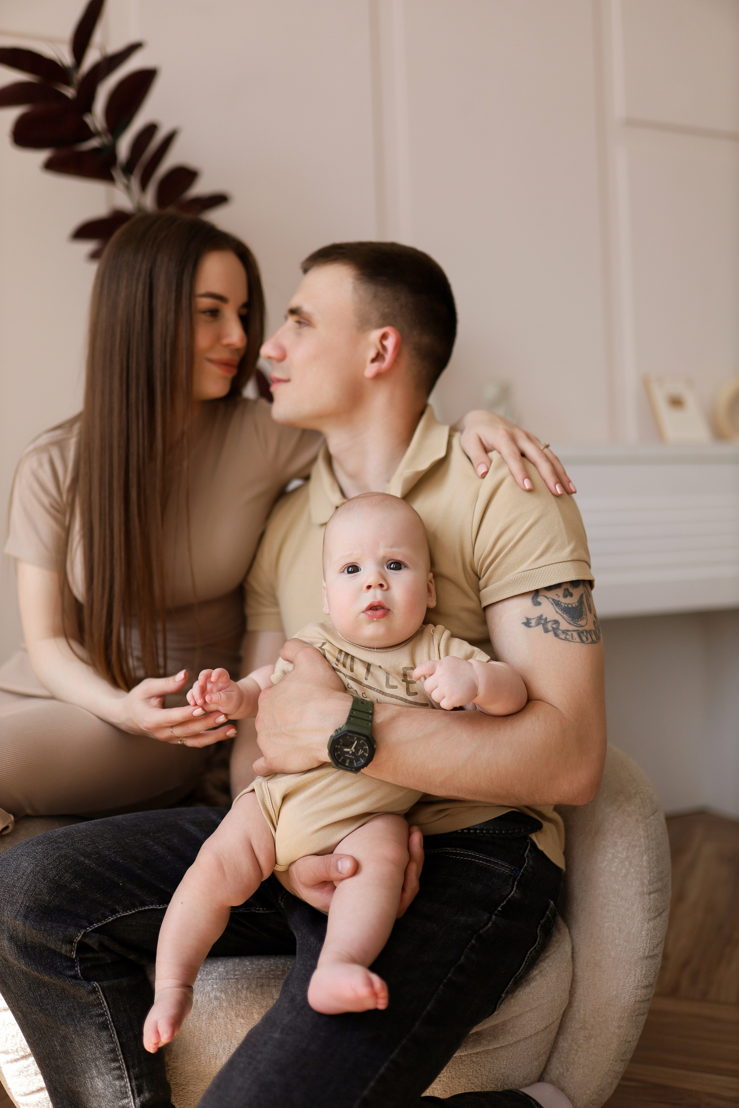 Семейная съёмка в белом зале. ФОТОГРАФ ХАБАРОВСК АНАСТАСИЯ РАЧЕНКОВА