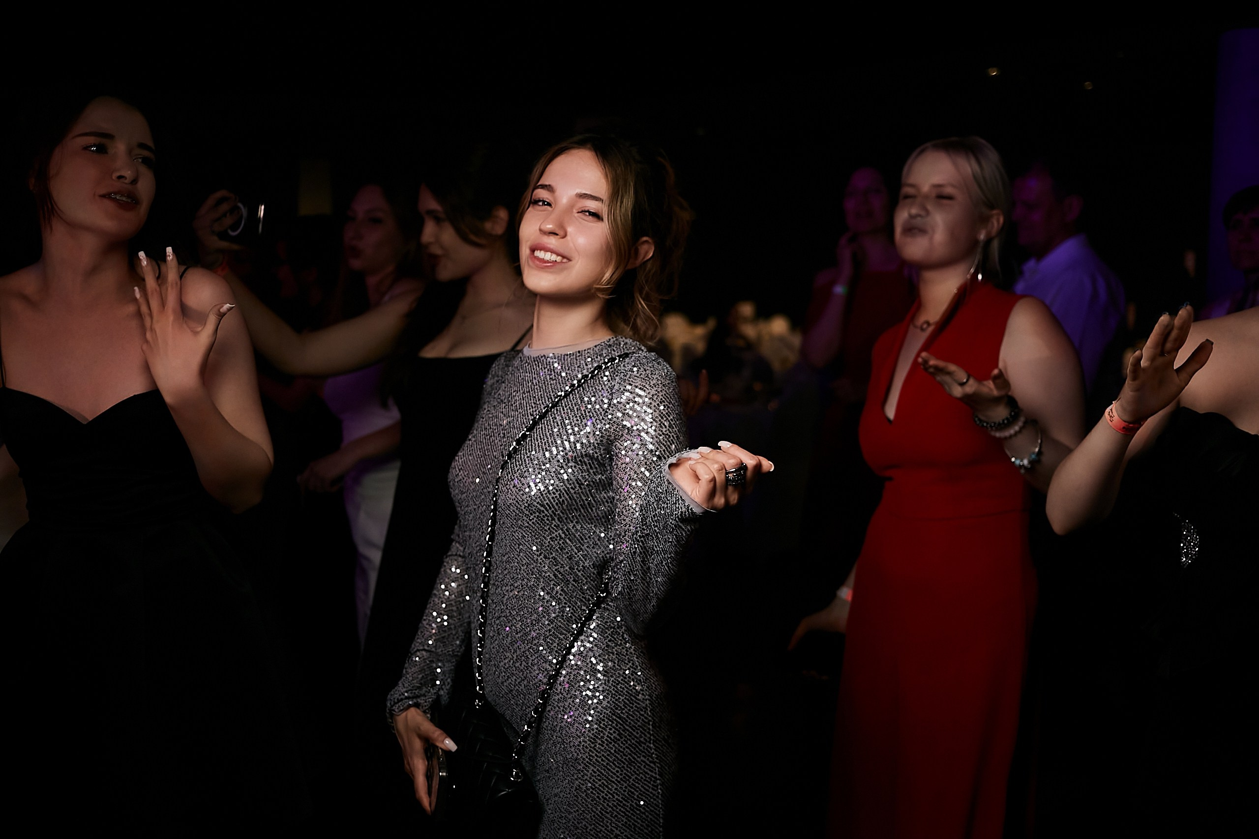 Выпускной 2024 концертный зал Академия ВТБ. Фотограф и Видеограф в Москве. Олег Корушев