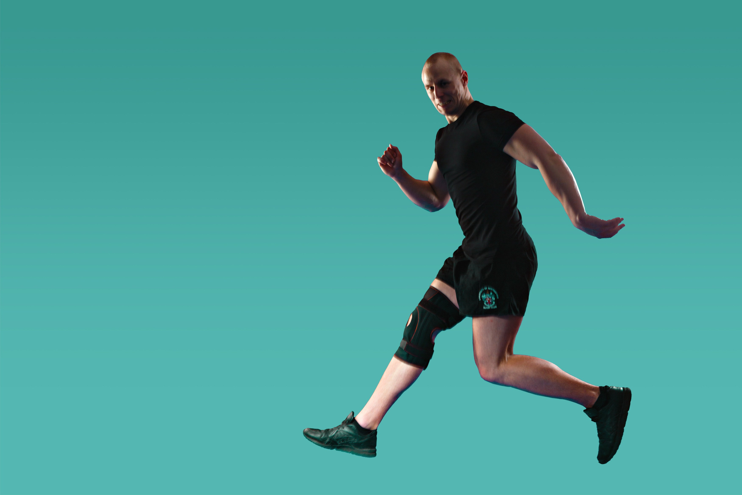 Рекламная фотосъёмка спортивных товаров в Санкт-Петербурге. Ортопедия. Фитнесс. Спортивная фотосессия с мужчиной для рекламы. Фотограф для маркетплейсов. Фотосъёмка одежды и аксессуаров.