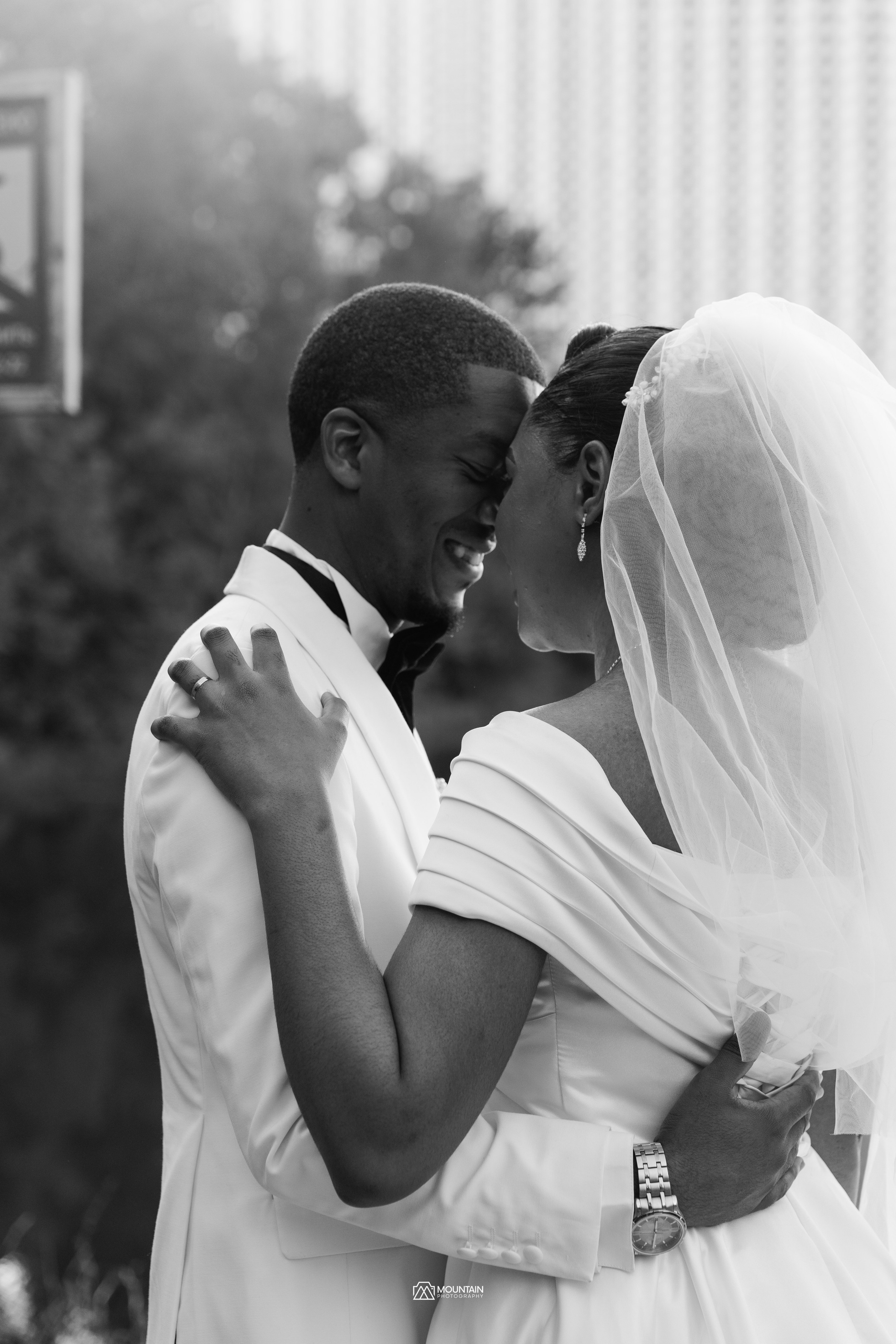 Dany & Mika. Я занимаюсь событийной, свадебной, товарной, студийной… фотографией