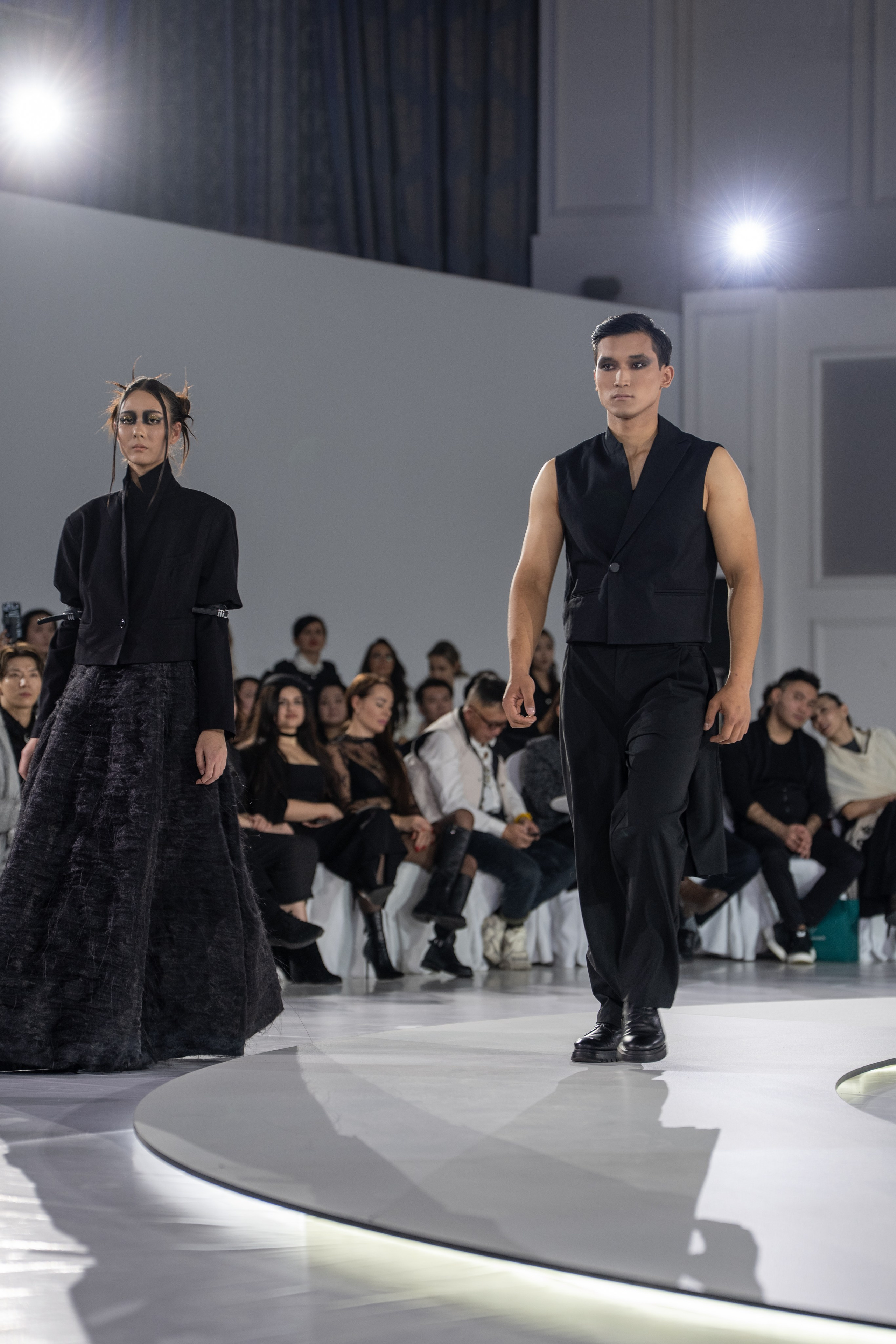 Dwsigner Nazar Almazbekov. Сайт Алматинского НЮ АРТ, будуар и фэшн фотографа Дениса Карпенко