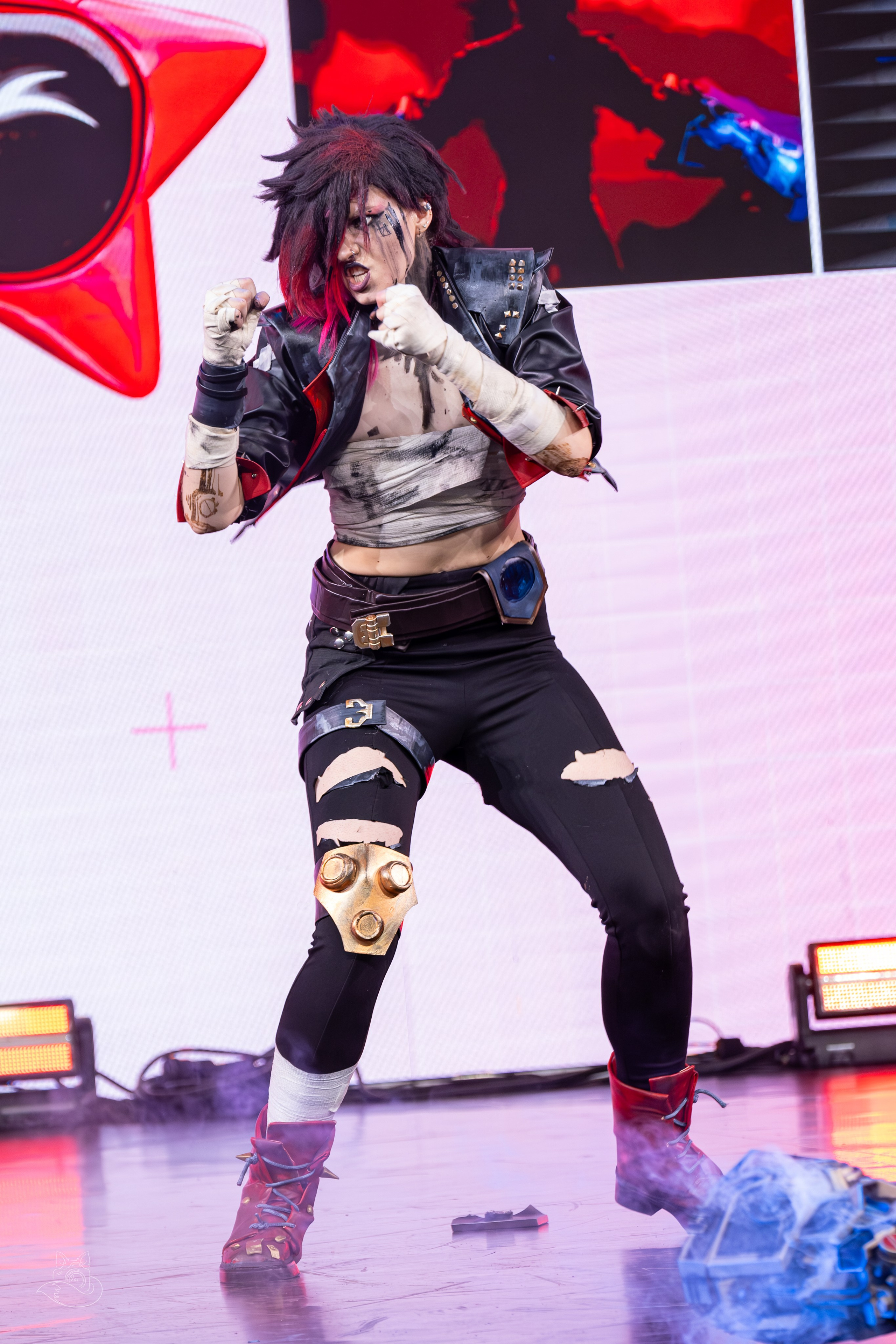 Сцена РЭД ЭКСПО 2024. Косплей фотограф