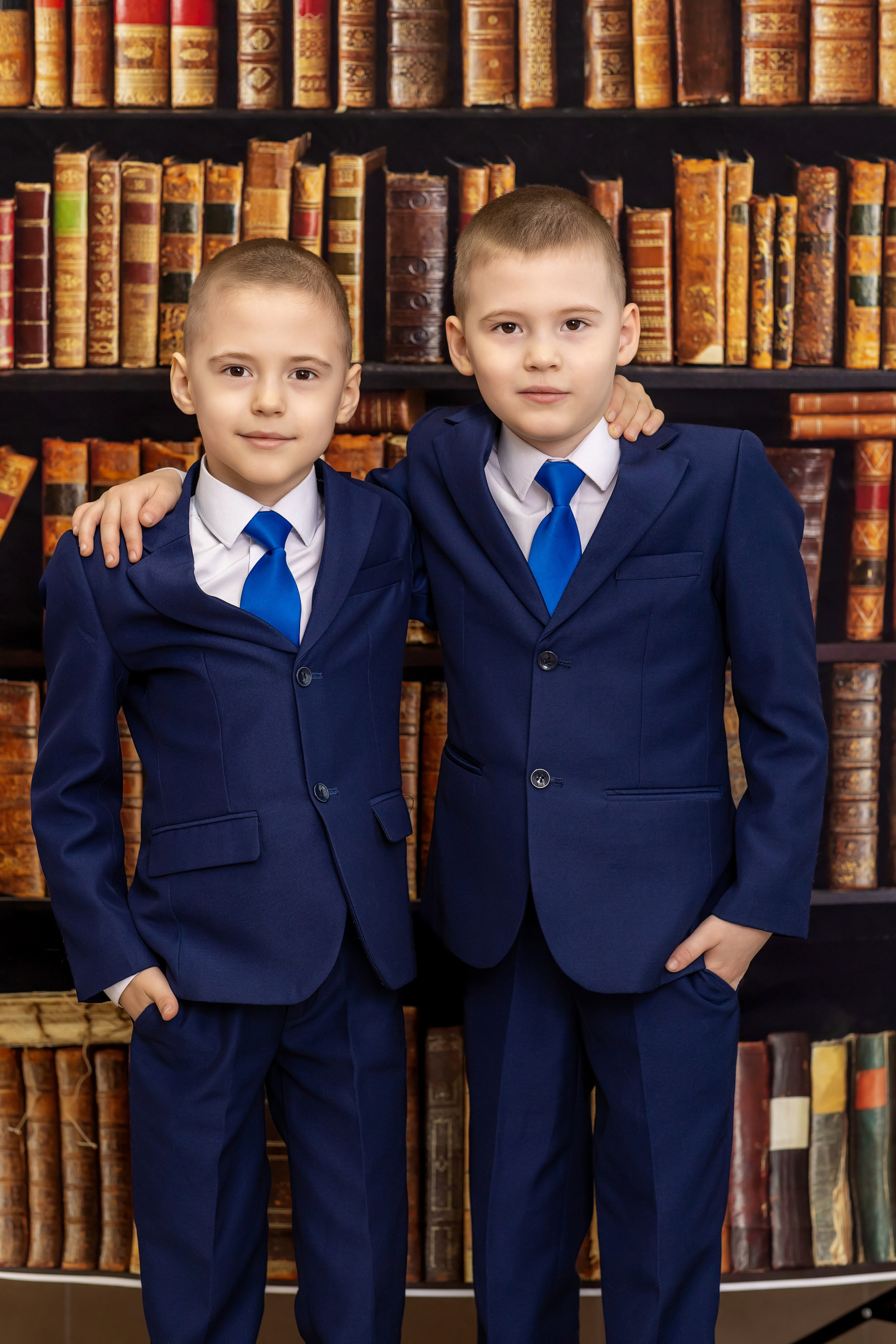 Примеры фото НАЧАЛЬНЫЕ КЛАССЫ. Фотограф Радужный ХМАО, Школьный фотограф, семейный фотограф, выпускной альбом