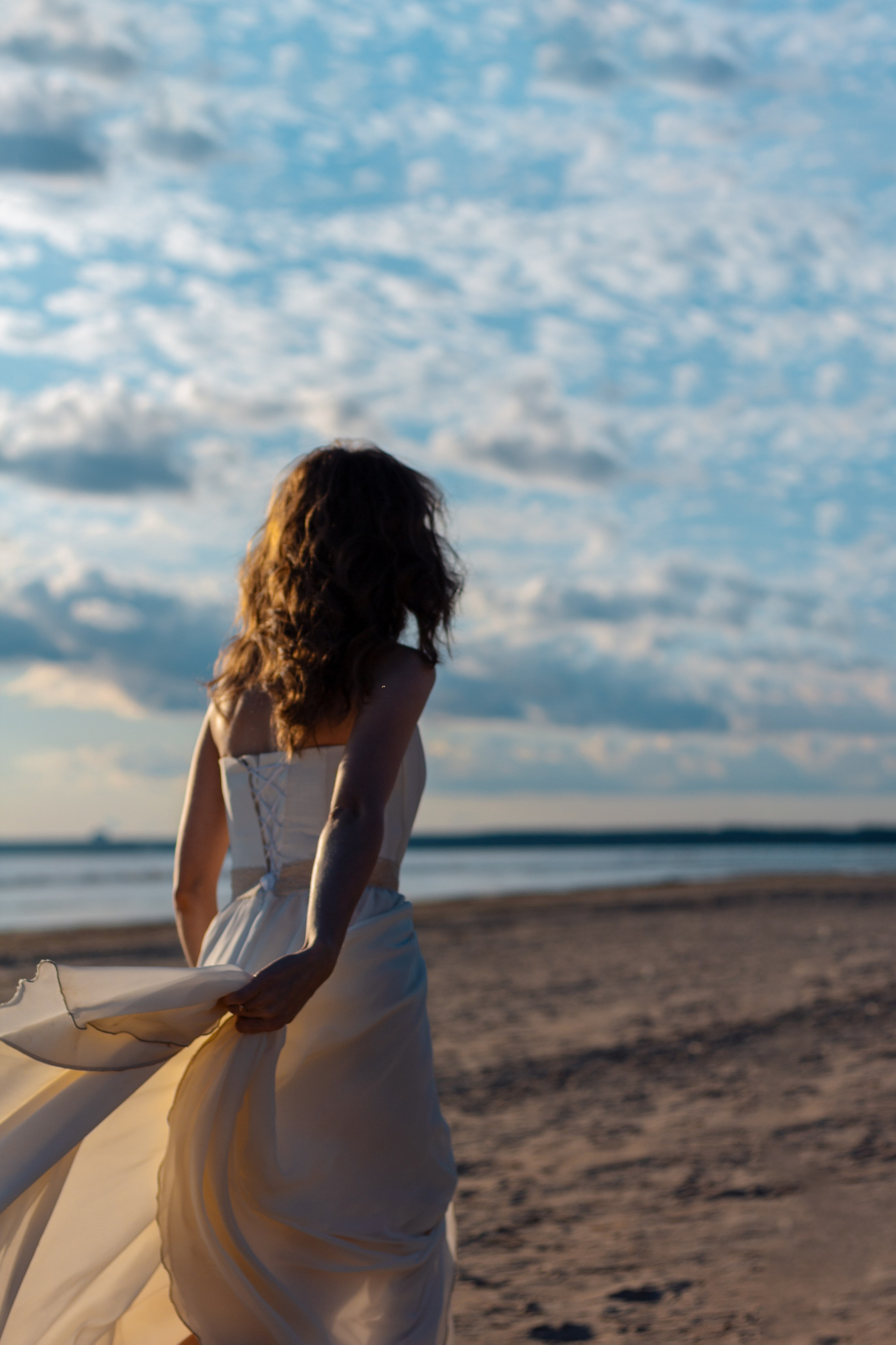 Портретная фотосессия на берегу залива. Пленэрные фотосессии, love-story. Индивидуальная фотосессия.
