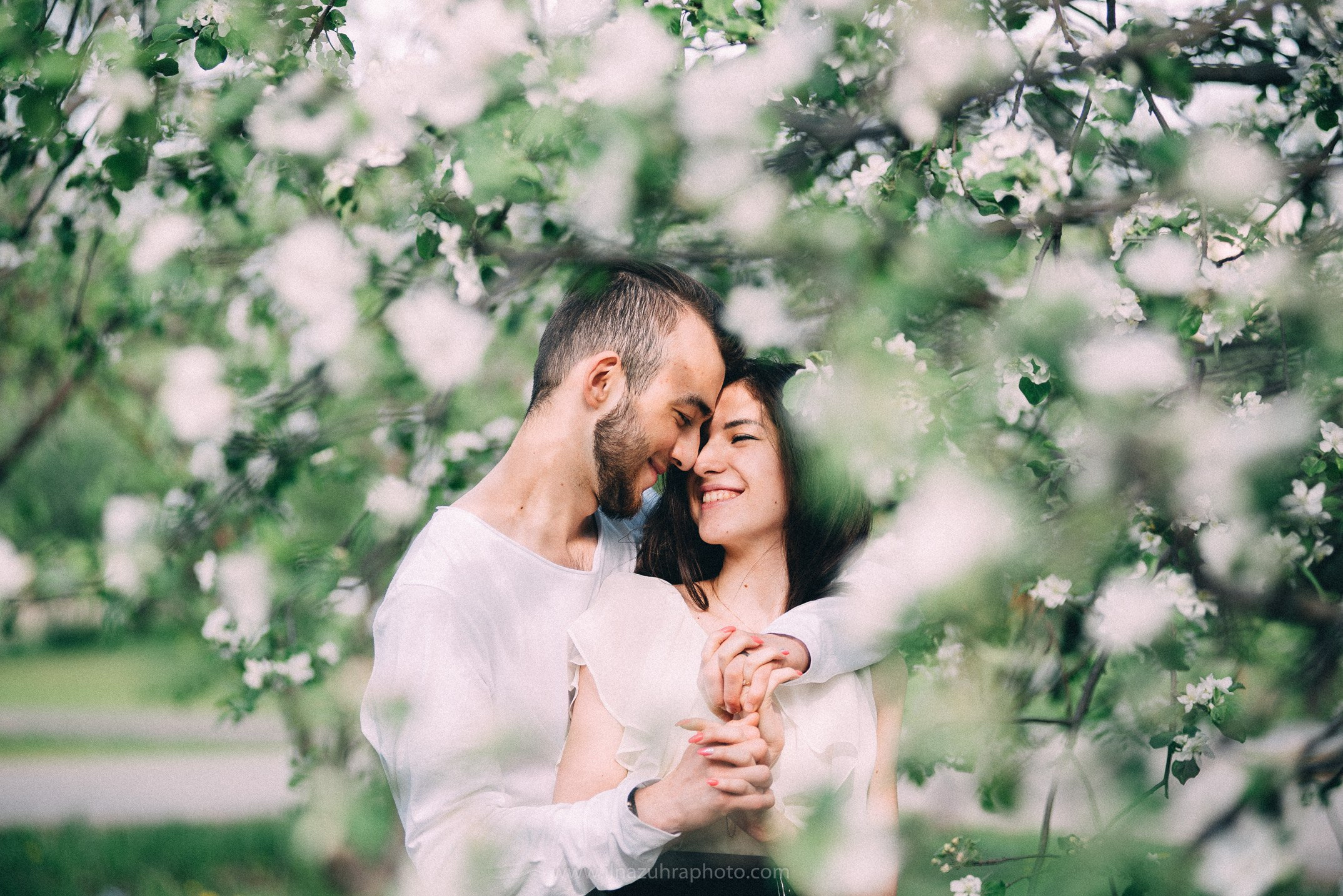 Алмаз и Айназ. Яблони