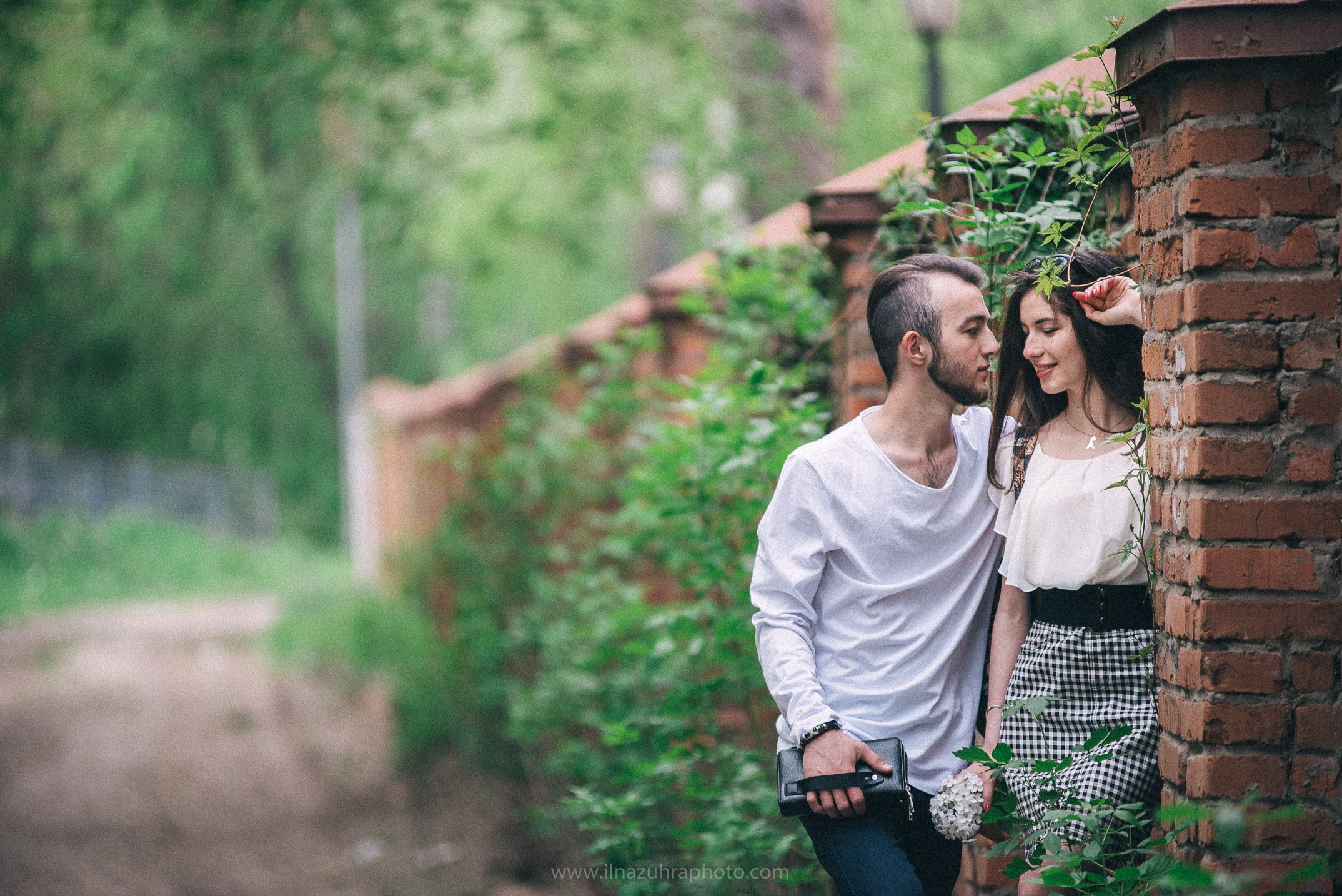 Алмаз и Айназ. Яблони