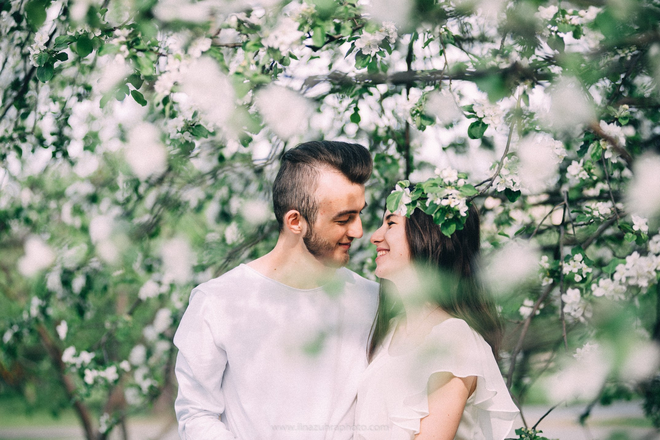 Алмаз и Айназ. Яблони