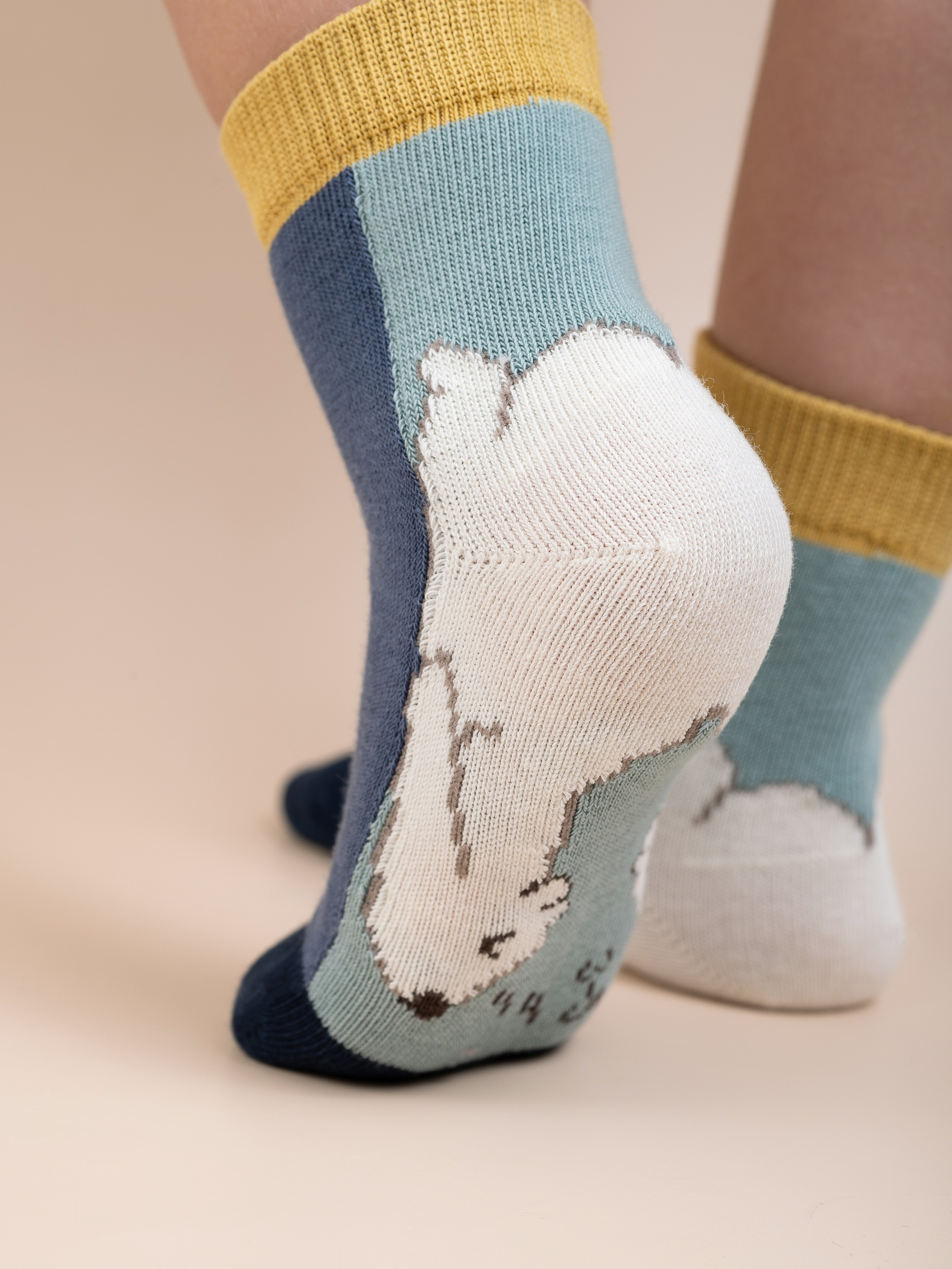 Фотосъемка детских носочков для маркетплейсов.