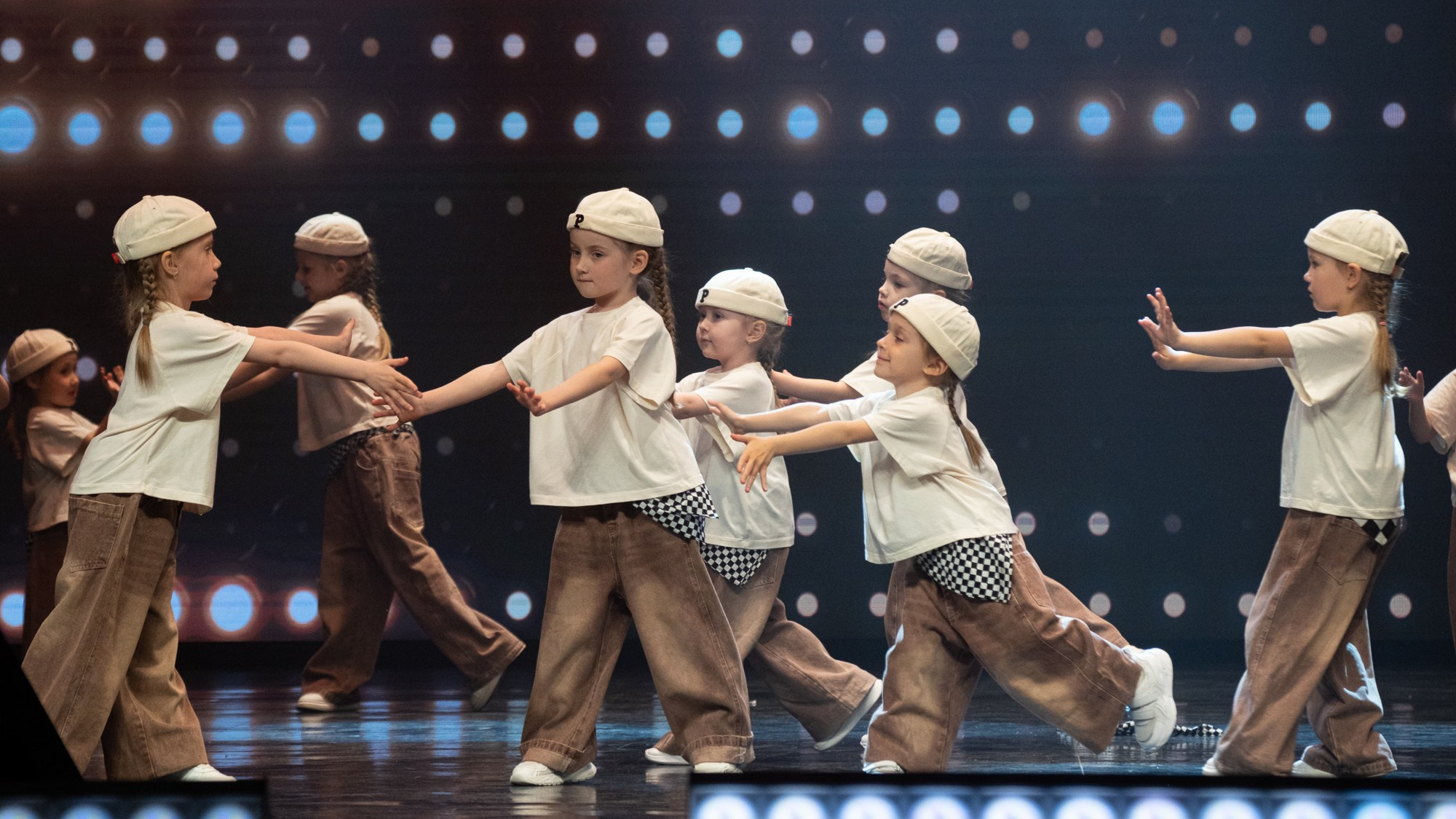 Отчетный концерт студии танца ARTIDANCE. Репортажный фотограф в Казани Павел Серпокрылов