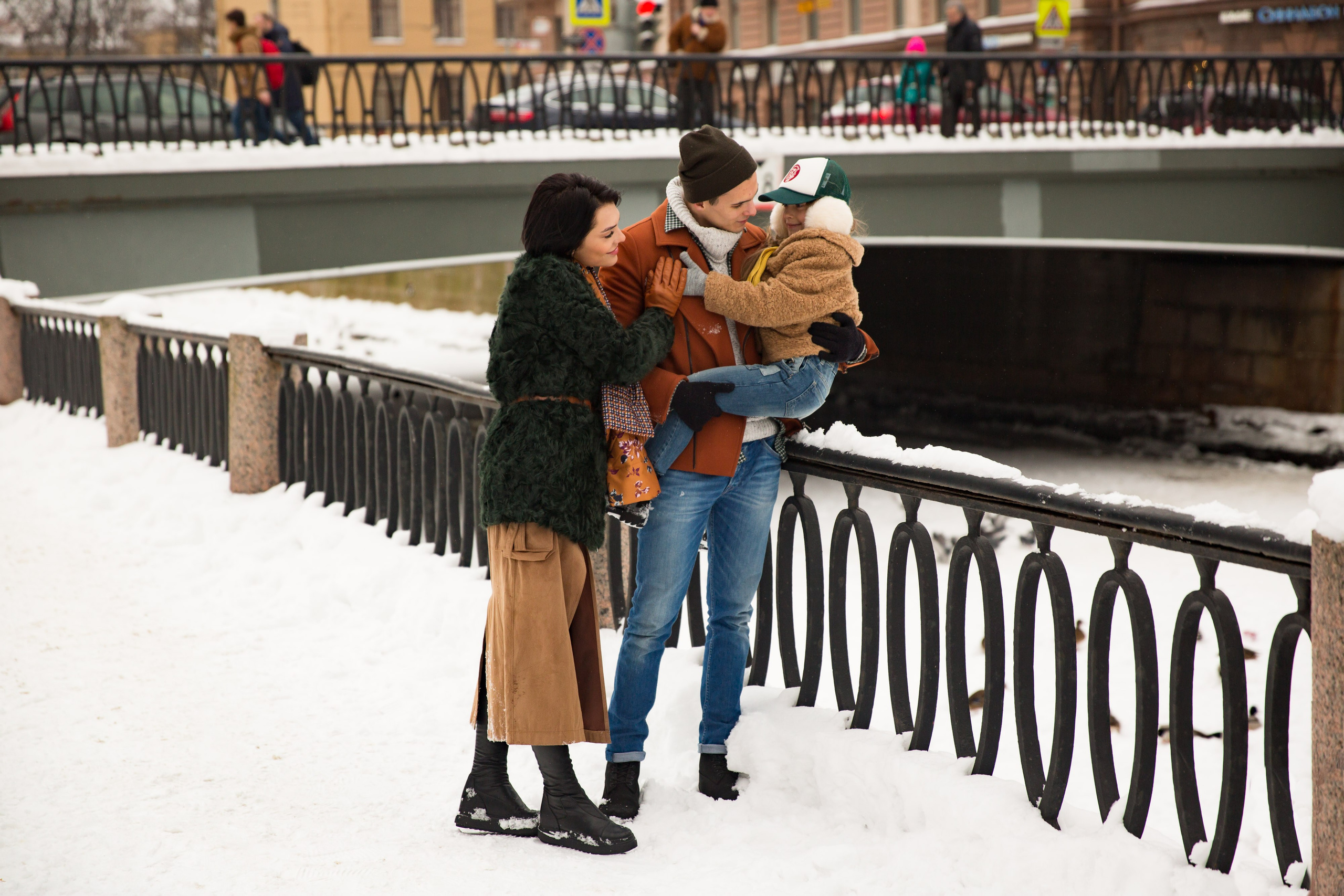 Фотосъемка семьи в городских пейзажах. Свадебный и портретный фотограф в Санкт-Петербурге Надежда Чечулина
