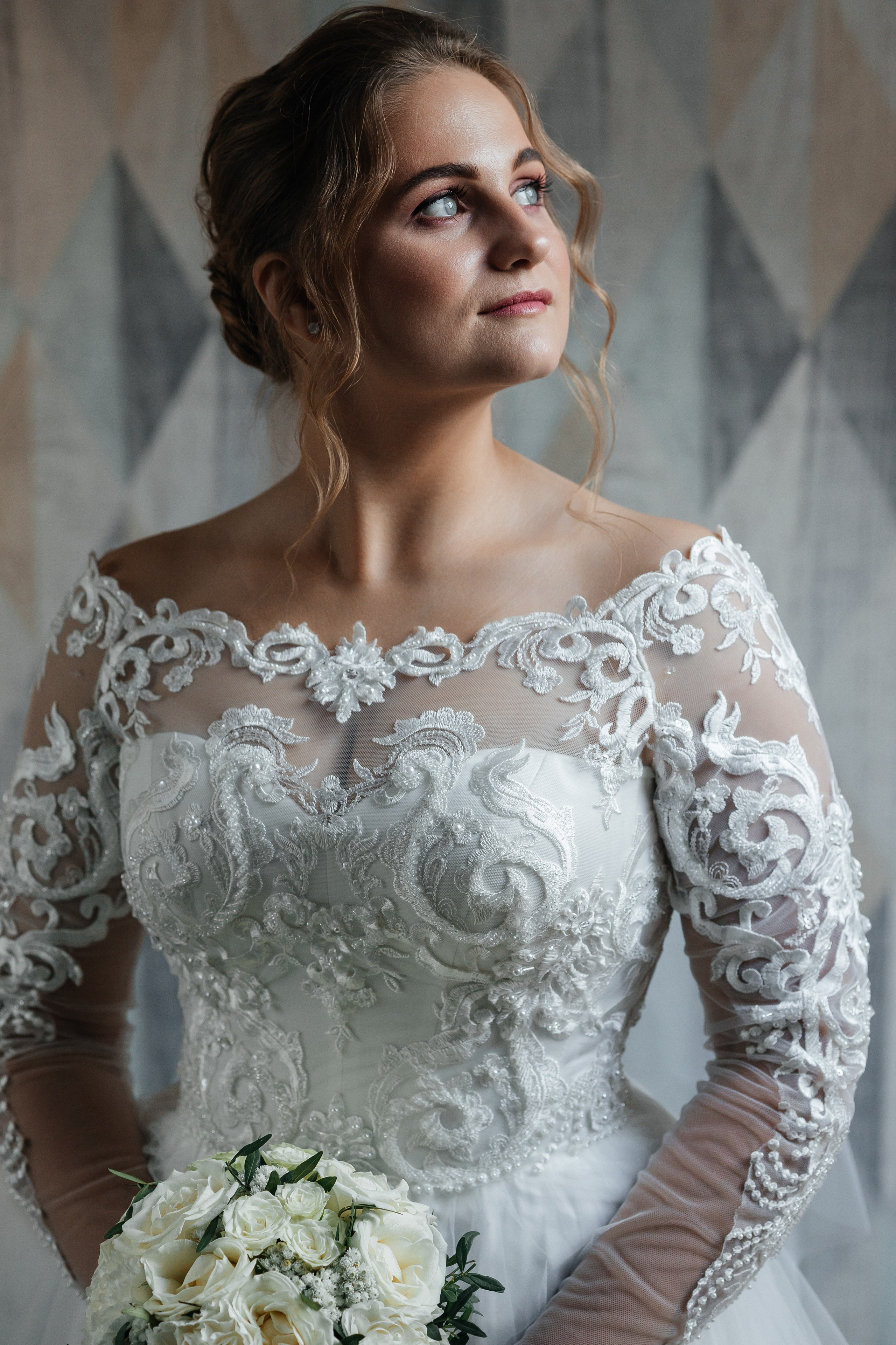 Трогательная выездная церемония в уютном ресторане. Олег Сверчков | Свадебный фотограф Вологда