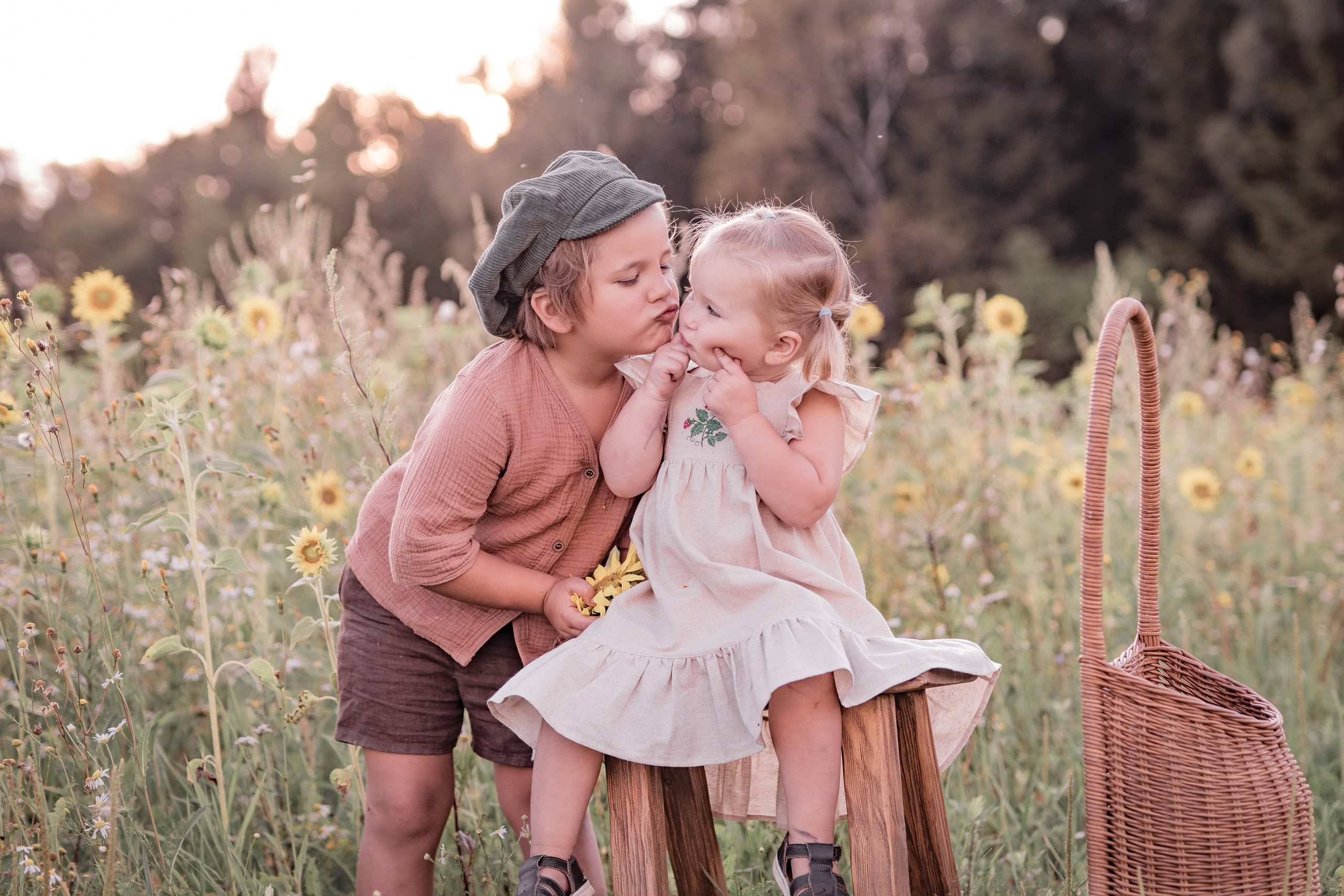 Прогулка с подсолнухами. Семейный фотограф Ефремова Виктория