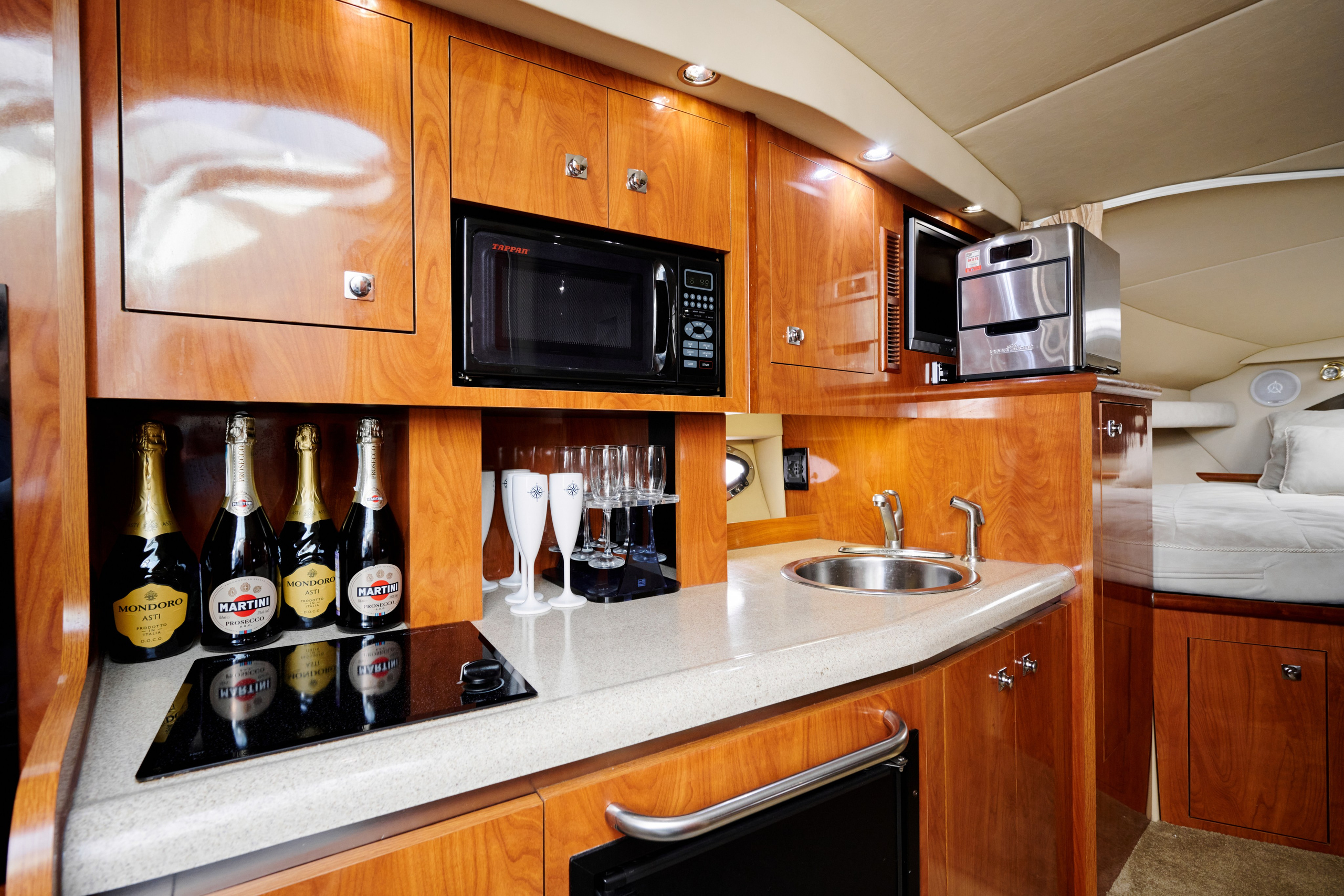 Яхта. Автомобильный и интерьерный фотограф в Минске Александр Тагаев