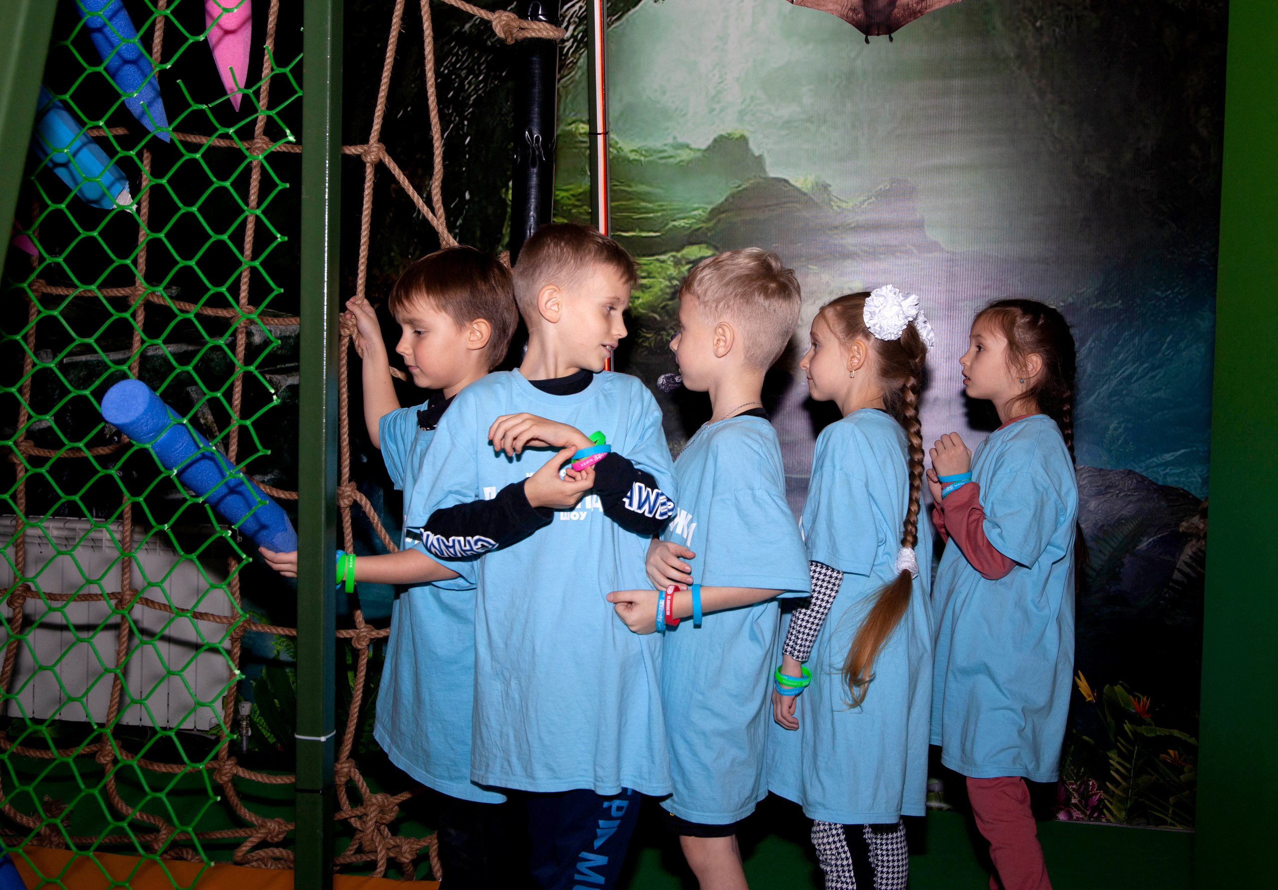 команда синих готова пройти  испытание на сетке