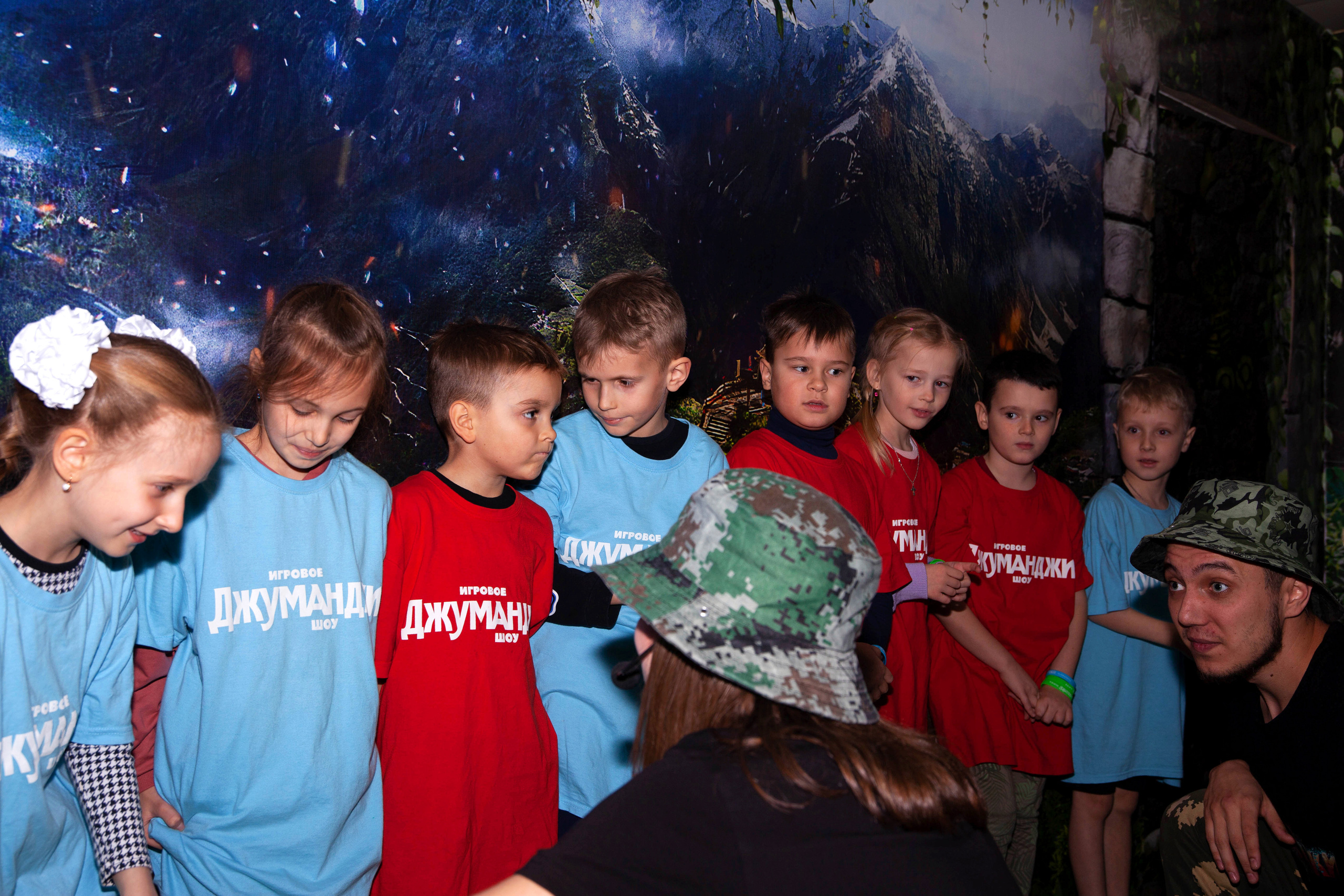 Детский праздник веселье полным ходом дети радуются 