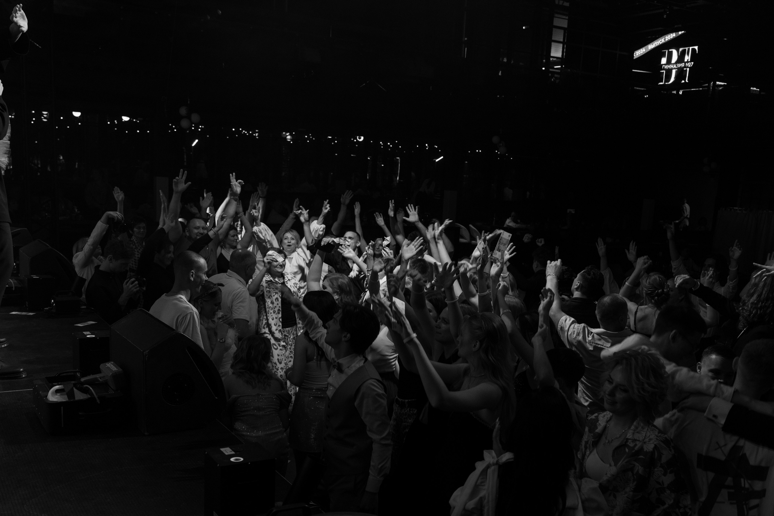 Выпускной Гимназия 7. Свадебный и репортажный фотограф Элина Козырьянова