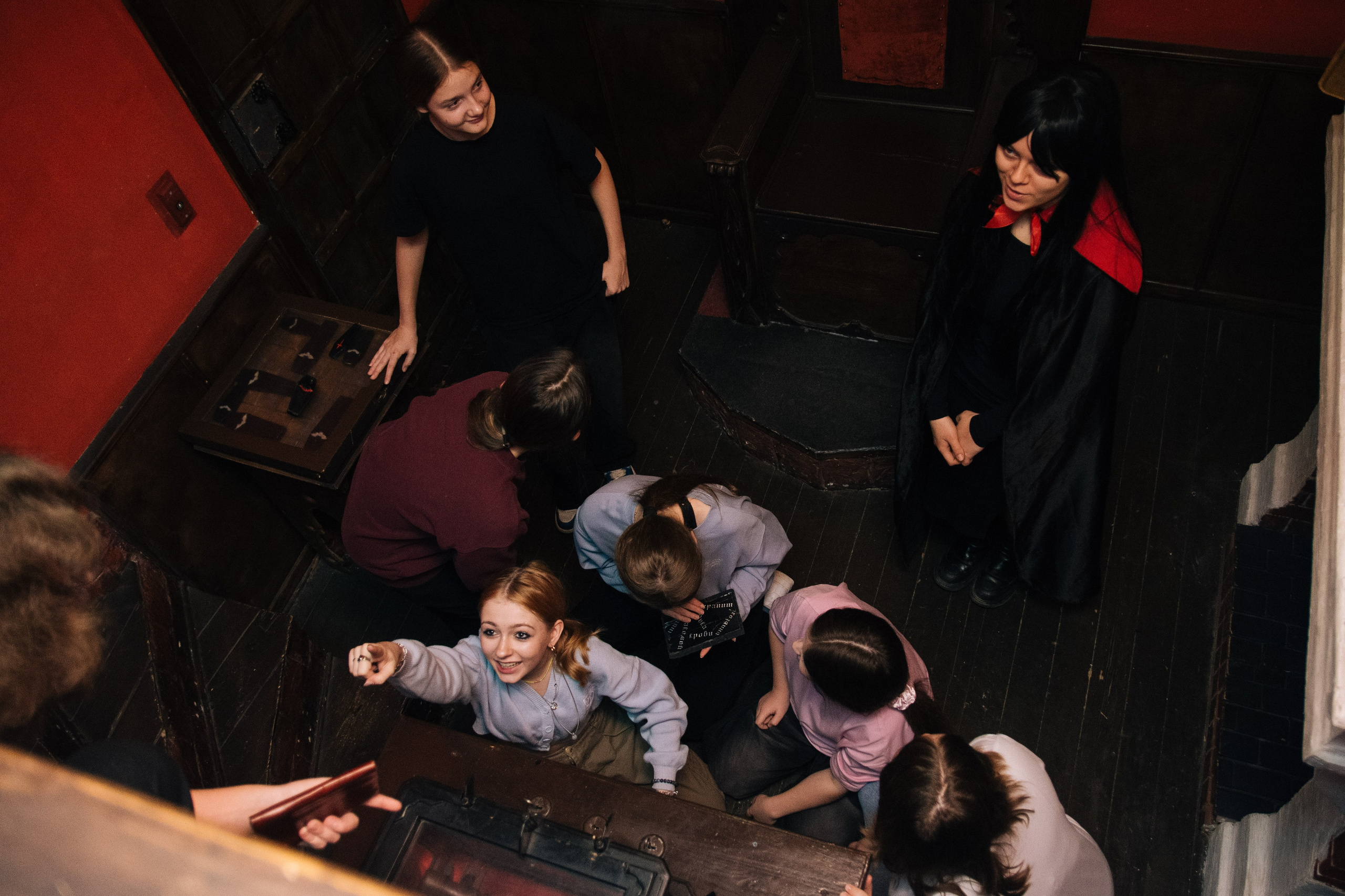 Квест в Нелогике. Фотограф в Москве. Индивидуальные и парные съёмки, мероприятия, промо-съёмки для артистов