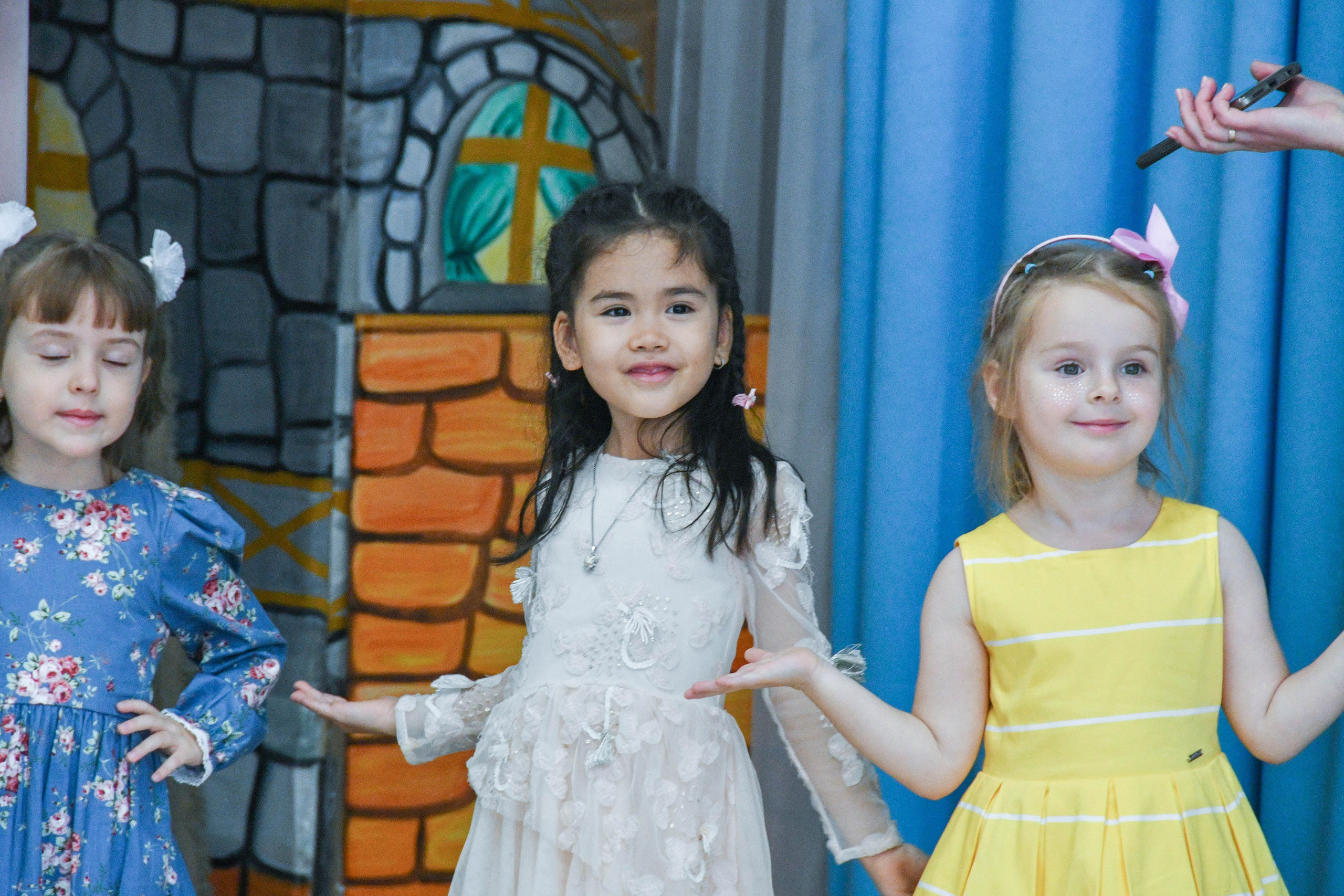 2023 г. День дошкольного работника и прогулка. Репортажный и детский фотограф в Новосибирске