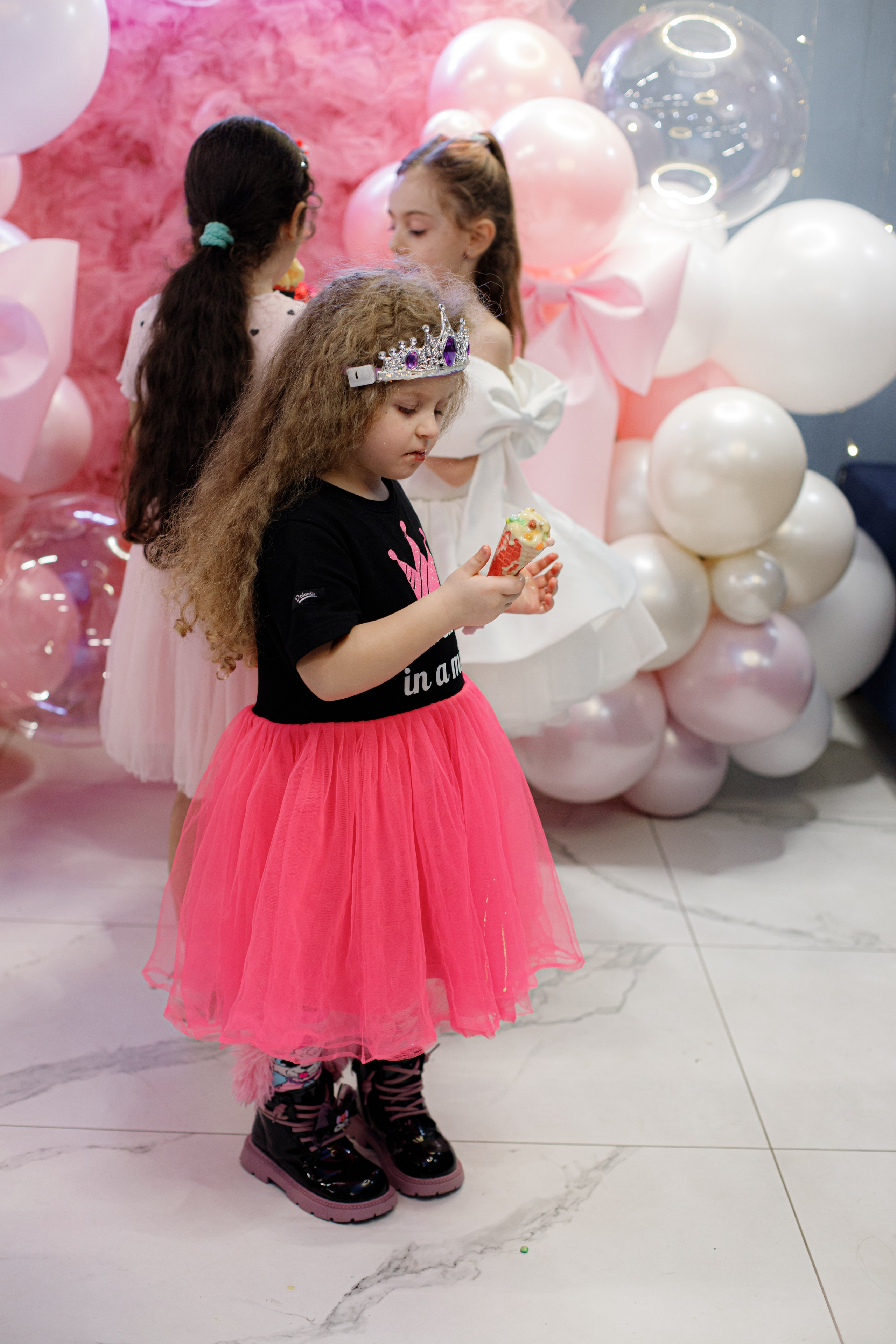 ASIA'S BIRTHDAY PARTY. Photokarish