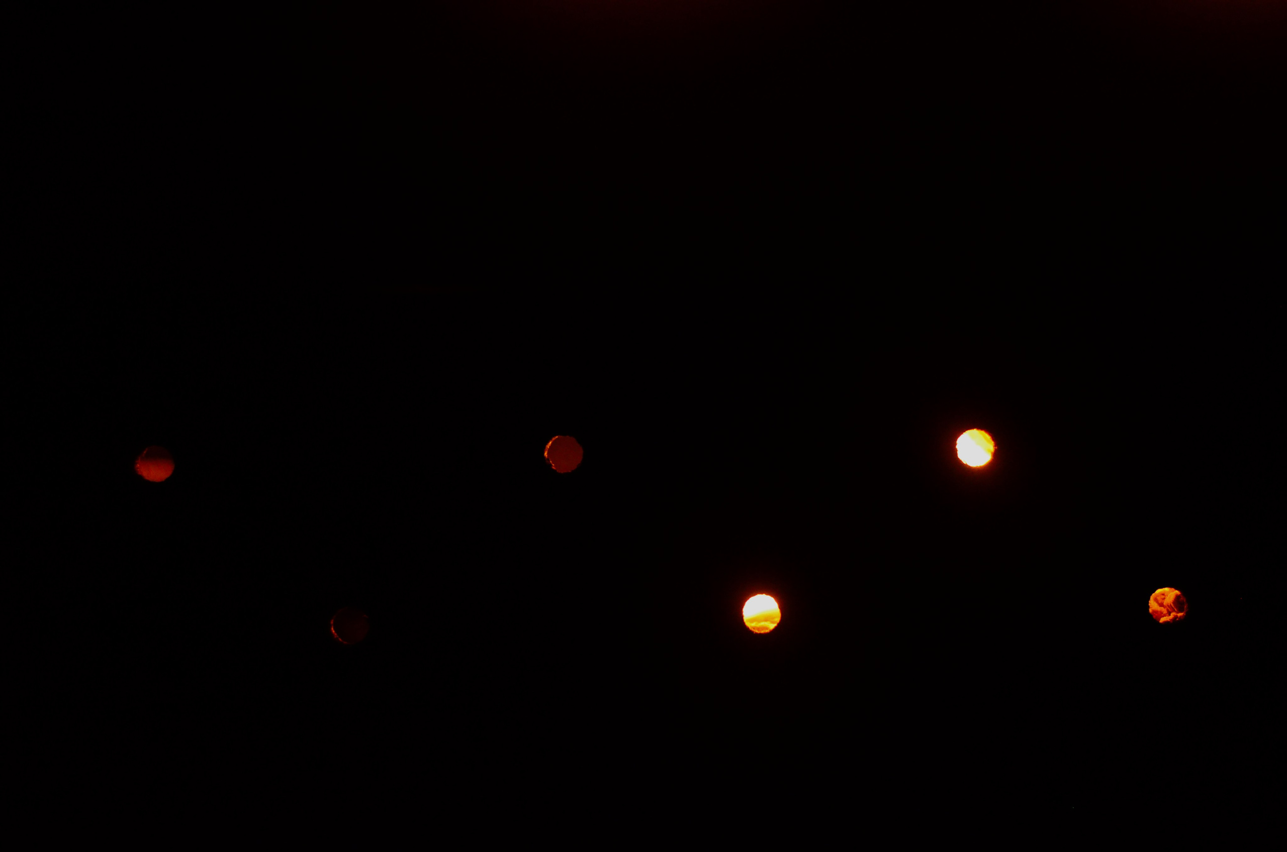 Системы хранения с фасадами из дикого дерева. Авторская фотография. Близнецовые пламёна