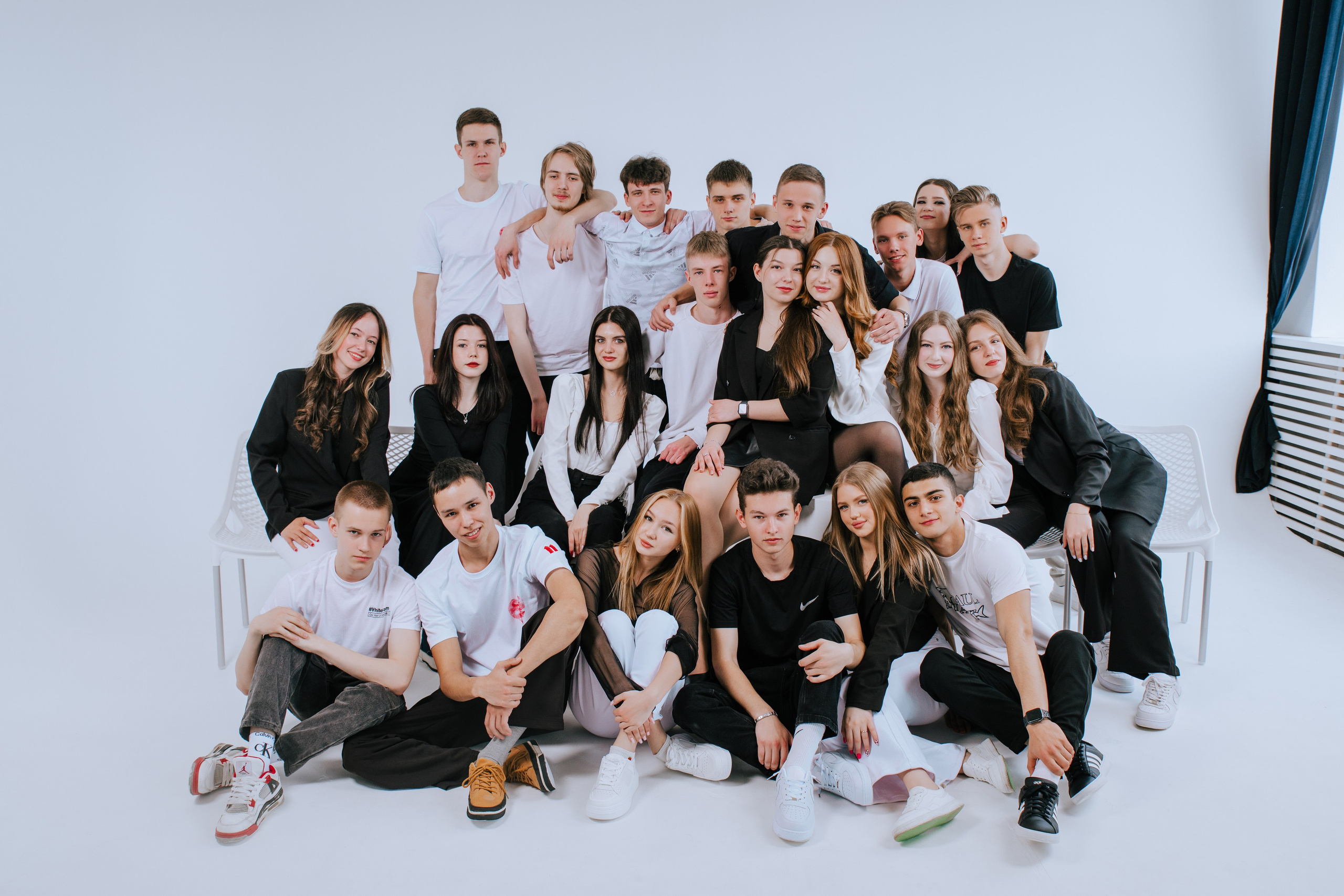 11А — школа № 17 Выпуск 2024. Фотограф Ярмишко Дарья. Выпускные фотокниги