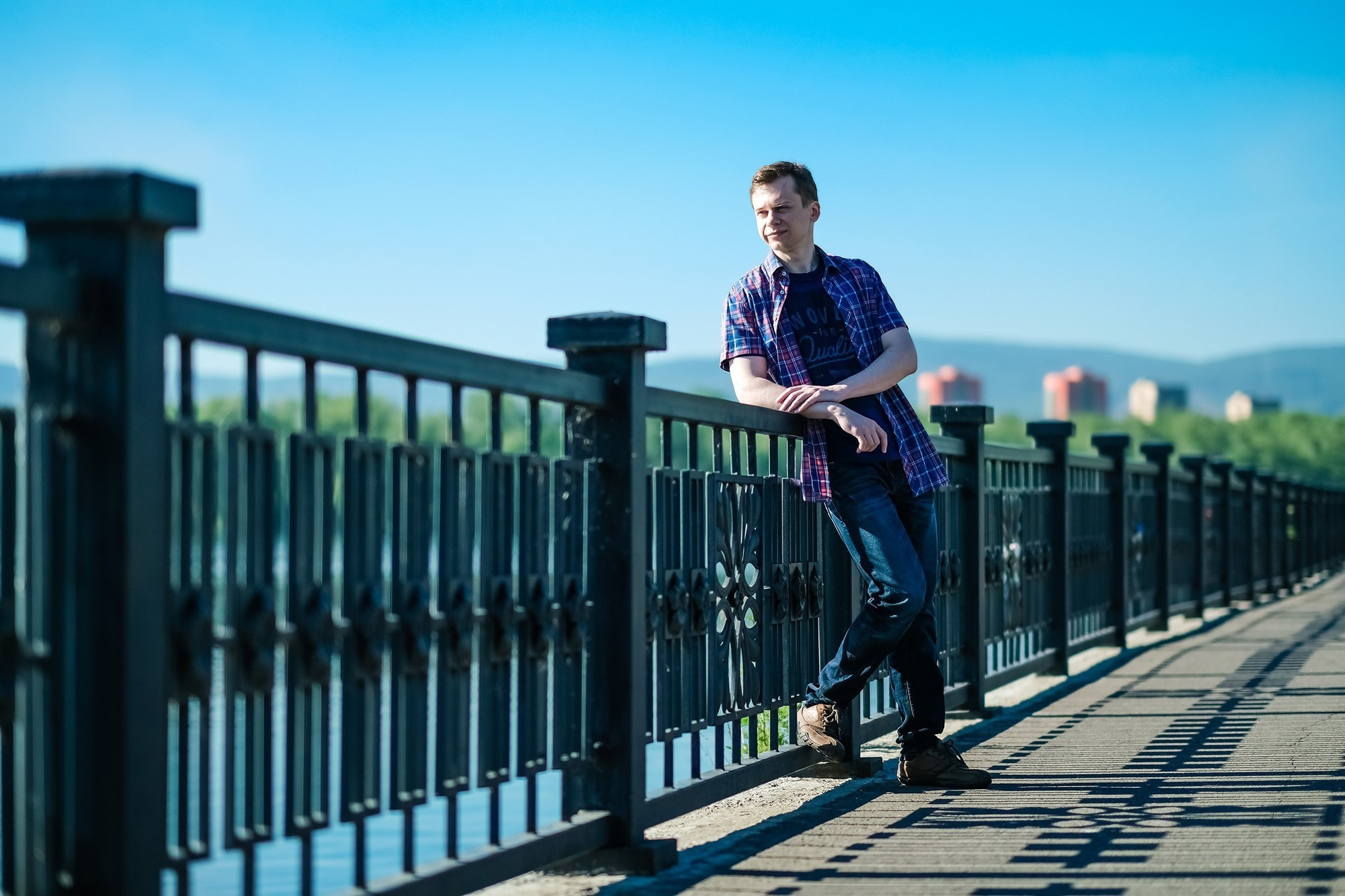 мужская фотосессия для сайта знакомств социальных сетей фотограф в Красноярске цена заказать мужскую фотосессию бизнес портрет мужские фото для знакомства с девушкой брутальная фотосессия в городе фотостудии имиджевая фотосессия для мужчины для бизнеса идея  места пример фото образы стилист Красноярск позы для мужской фотосессии генерация фото фотосессия ИИ промты для фотосессии нейросеть  