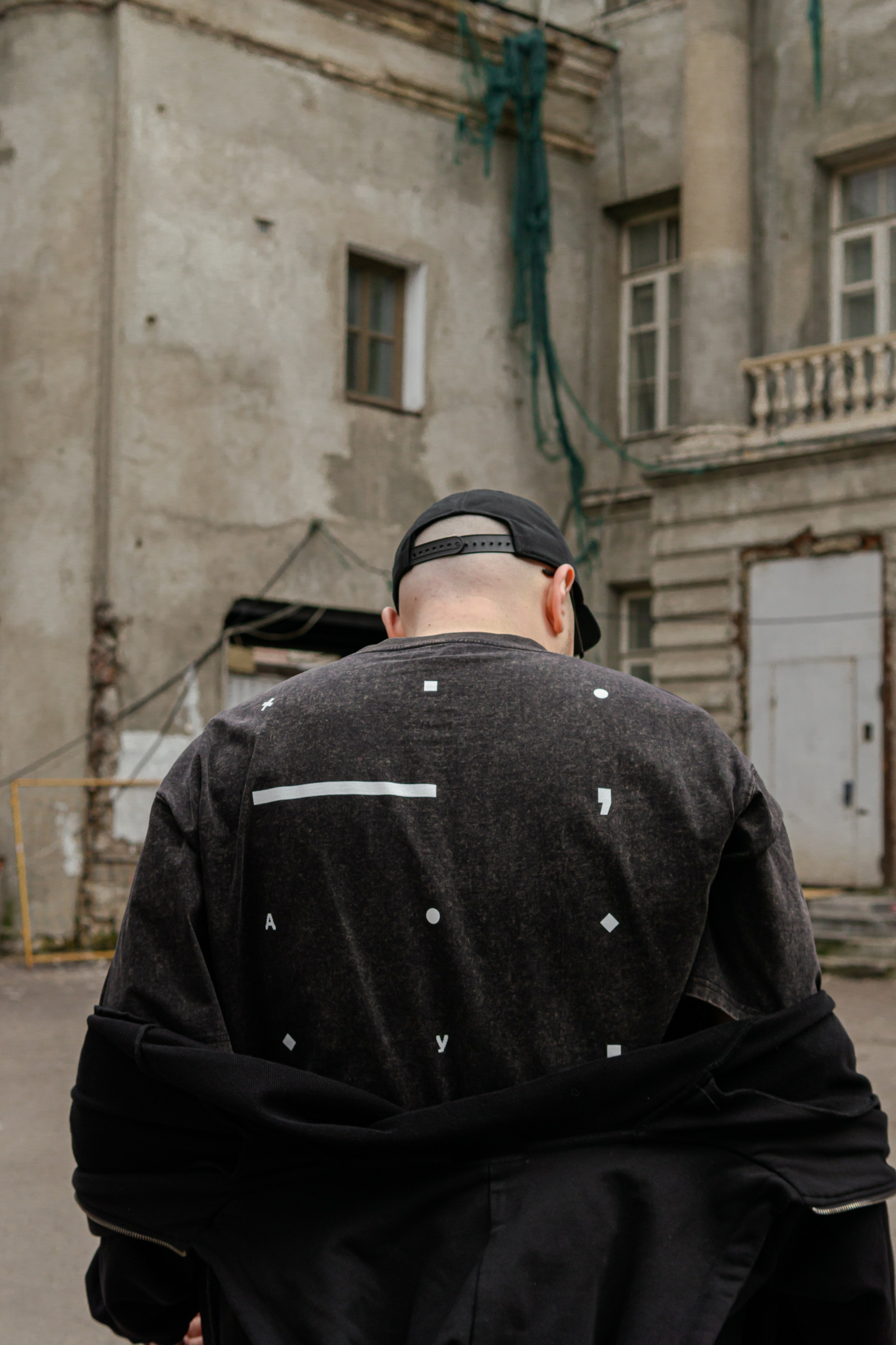 Съемка мерча БЛТ* Semiotica в городе. Фотограф-анималист Ксения Воробьева, Москва