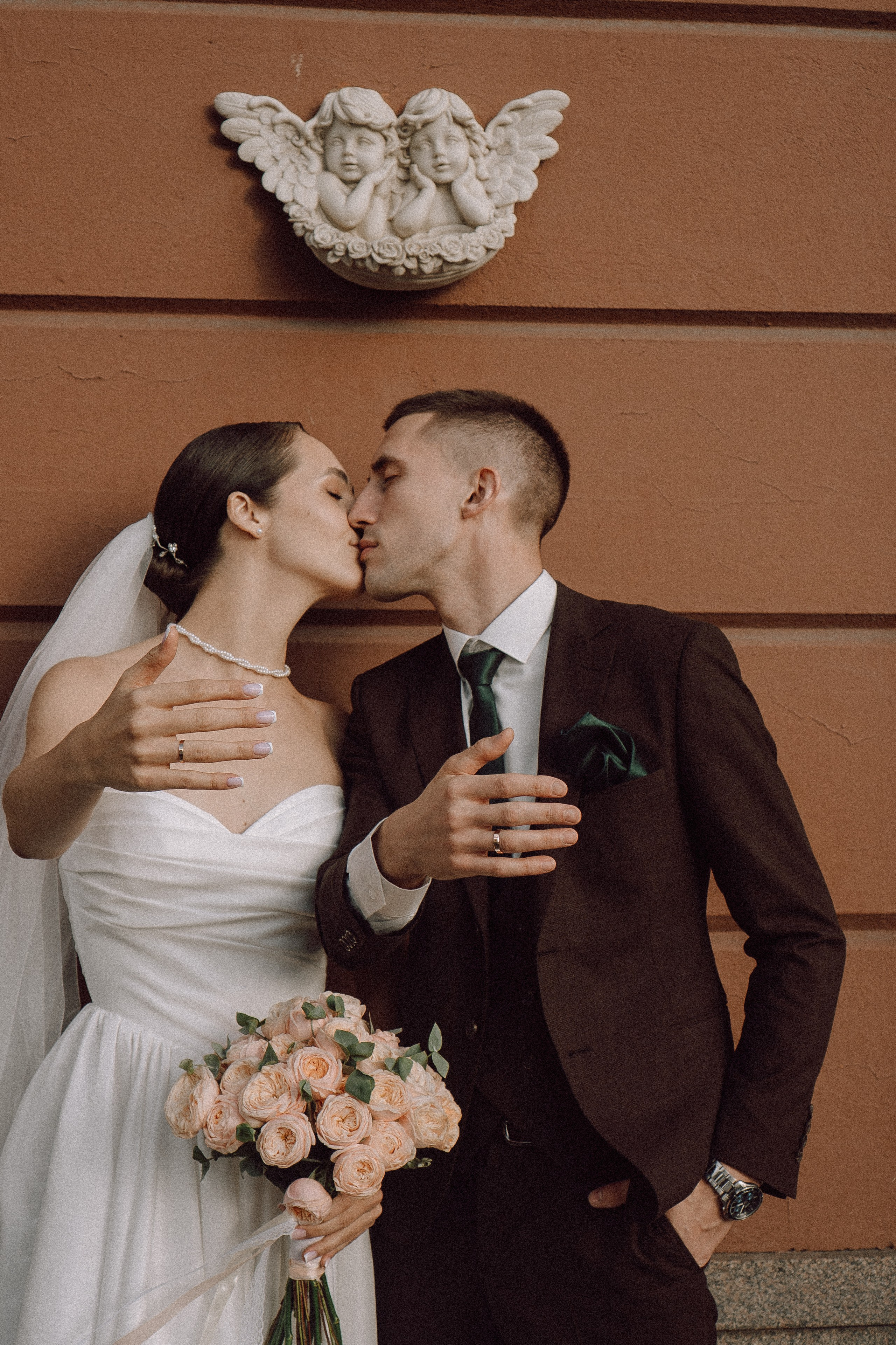 СВАДЕБНАЯ ПРОГУЛКА В САНТК-ПЕТЕРБУРГЕ (ИСАКИЕВСКИЙ СОБОР, ЗИМНЯЯ КАНАВКА, ЭРМИТАЖ И БОЛЬШАЯ МОРСКАЯ УЛИЦА). Профессиональный фотограф, Санкт-Петербург — Виктория Богомолова