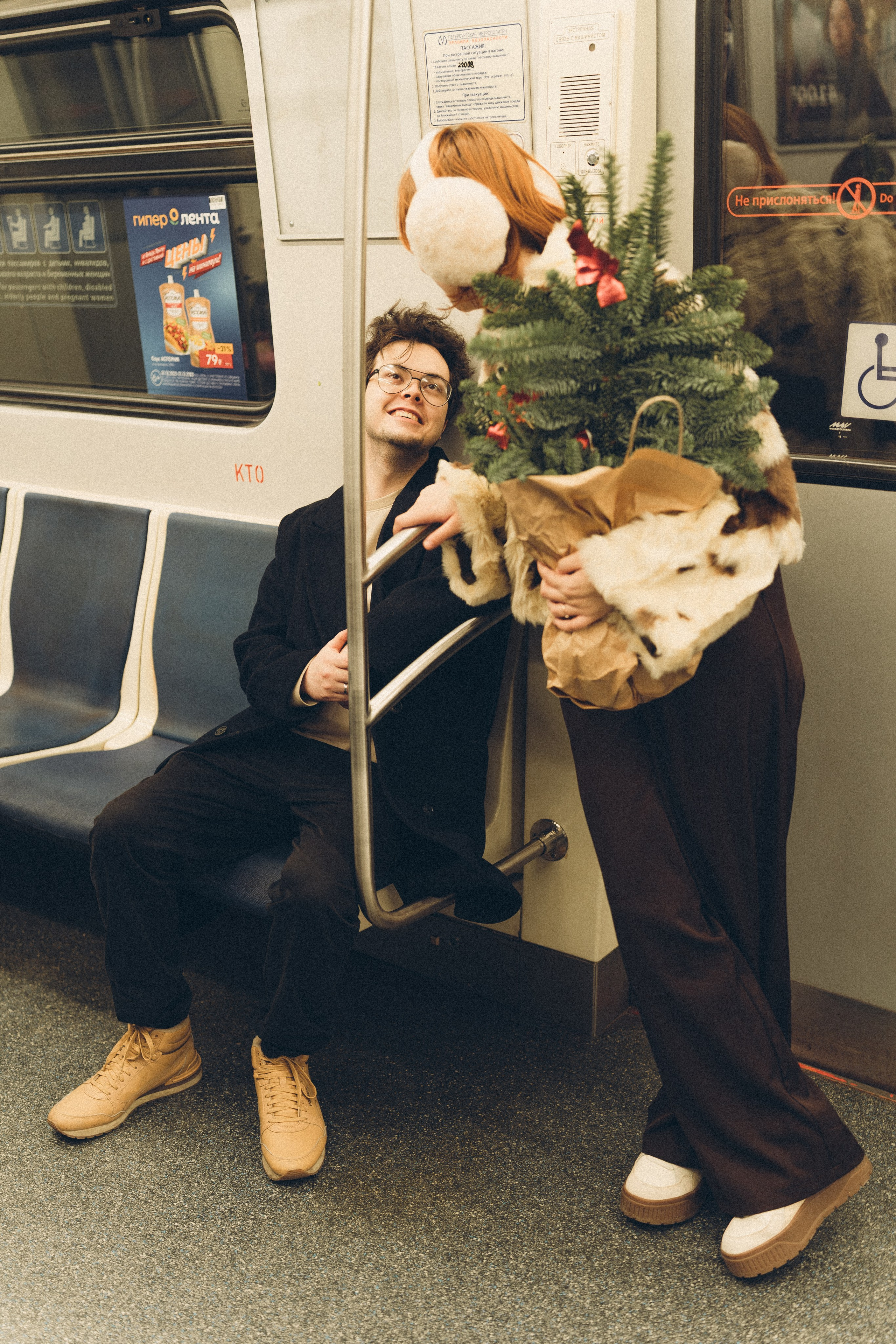 НОВОГОДНЯЯ ФОТОСЕСИИЯ ПАРЫ В МЕТРО ЛЮБОВЬ. Профессиональный фотограф, Санкт-Петербург — Виктория Богомолова