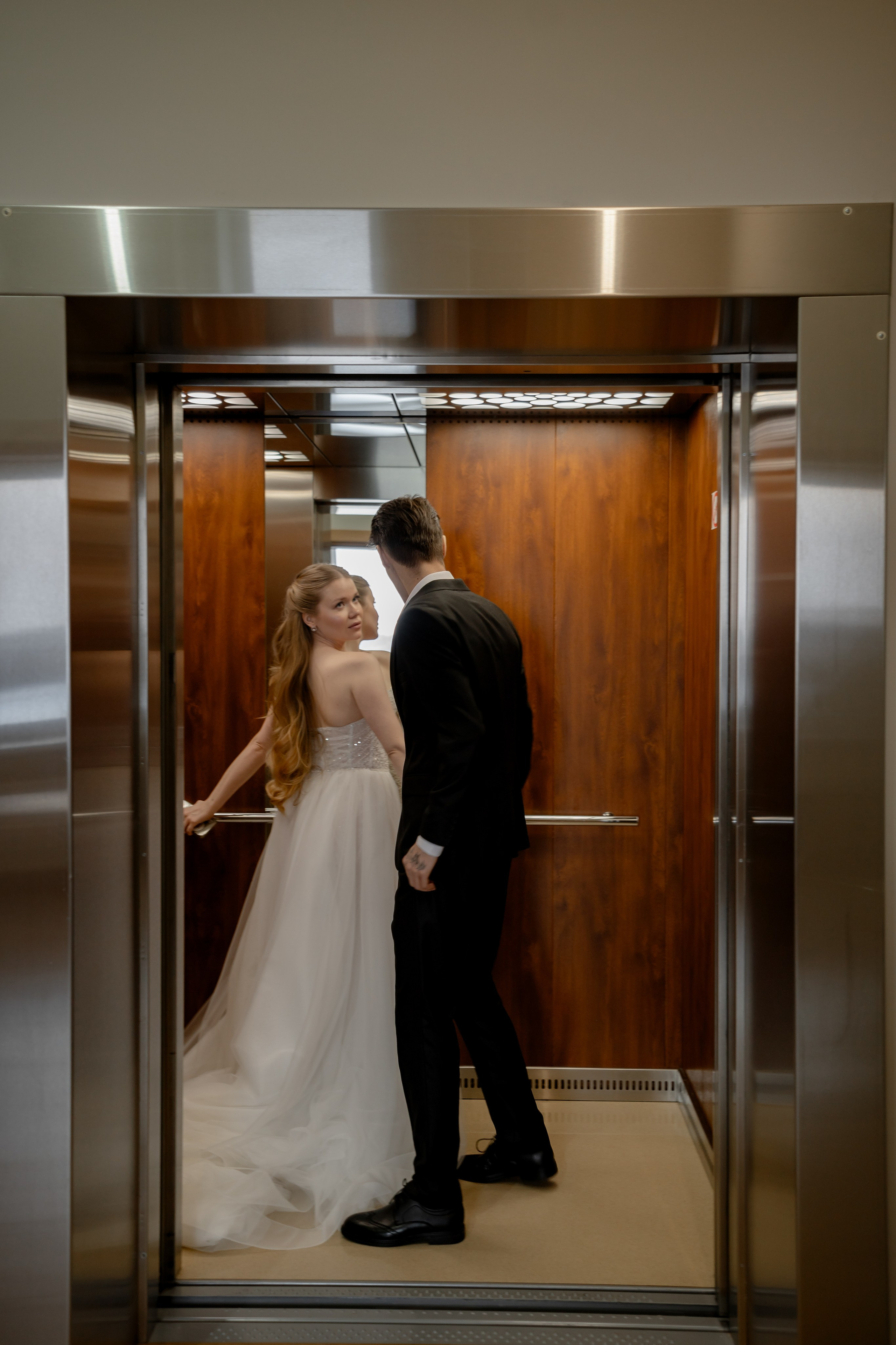 СВАДЕБНАЯ СЬЕМКА СБОРОВ В ОТЕЛЕ И ВЫЕЗД НА ЦЕРЕМОНИЮ (СНЯТО В СИБИРЕ В НИЖНЕВАРТОВСКЕ). Профессиональный фотограф, Санкт-Петербург — Виктория Богомолова