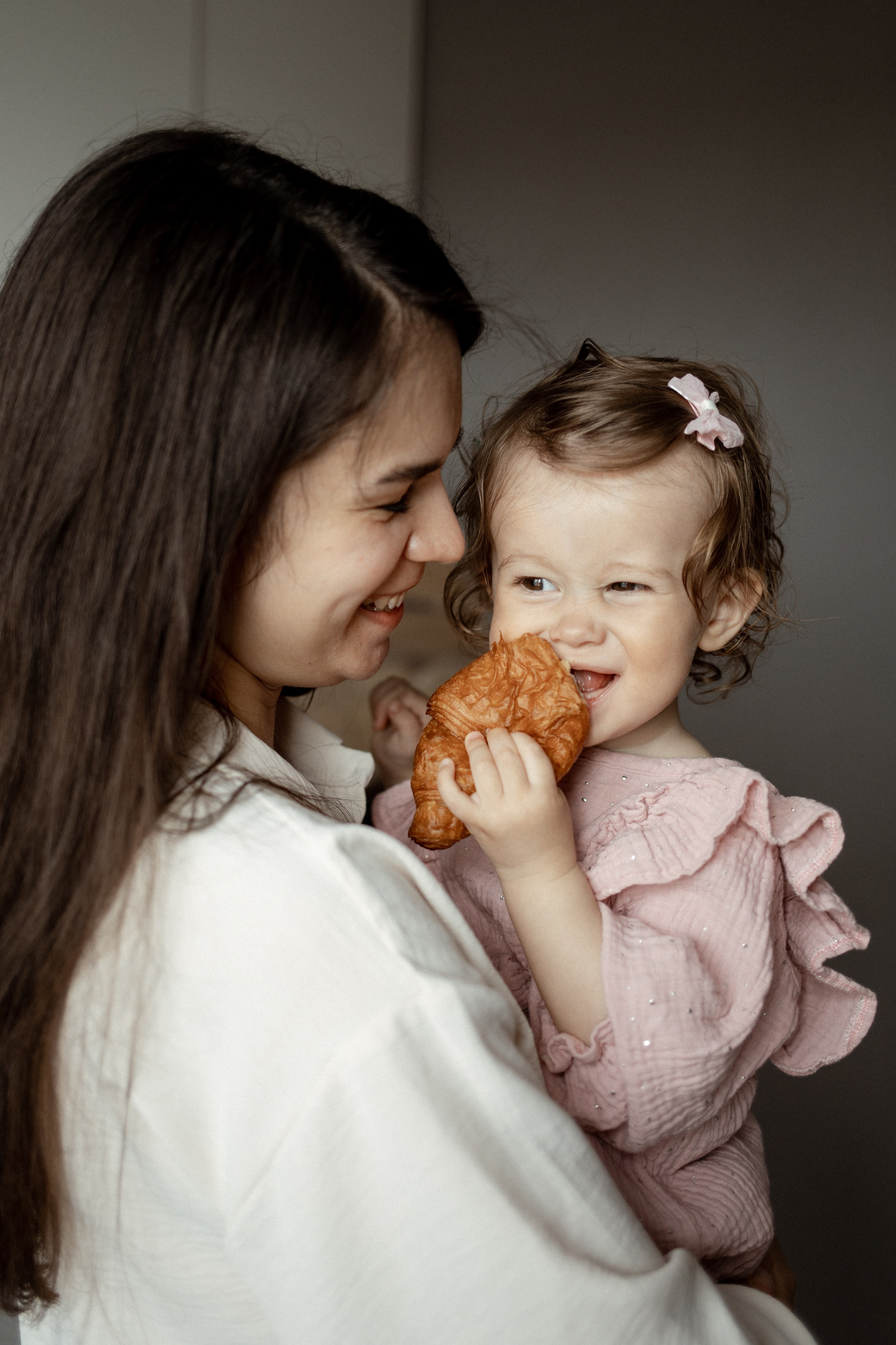 Домашняя фотосессия мама и дочка. Семейный фотограф Челябинск