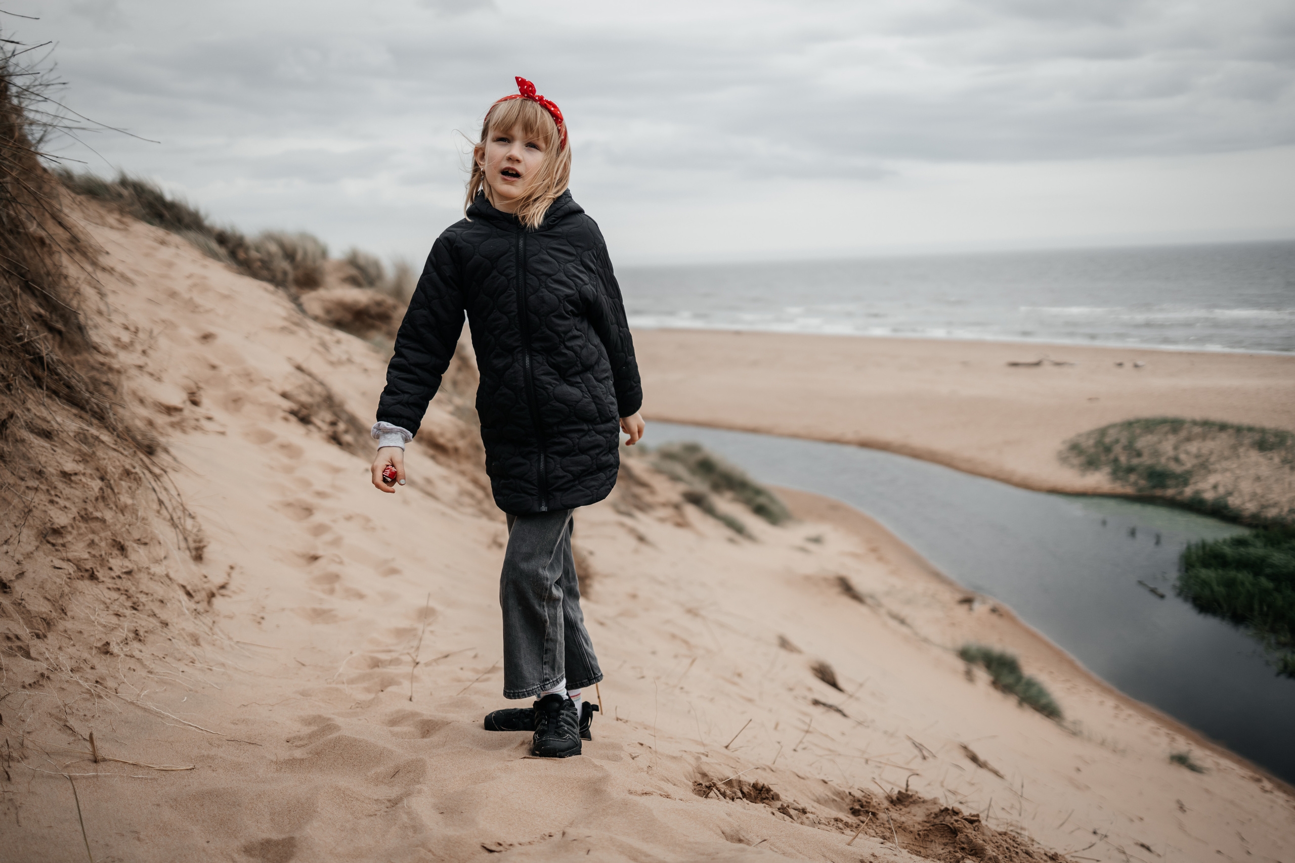 Family on the Balmedee Beach Aberdeen. Family and kids photographer in Aberdeen UK Lyubov Popova
