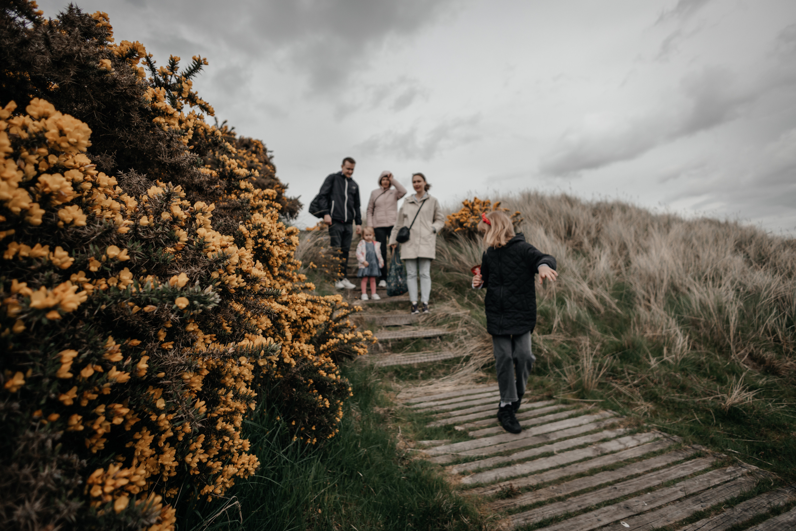 Family on the Balmedee Beach Aberdeen. Family and kids photographer in Aberdeen UK Lyubov Popova